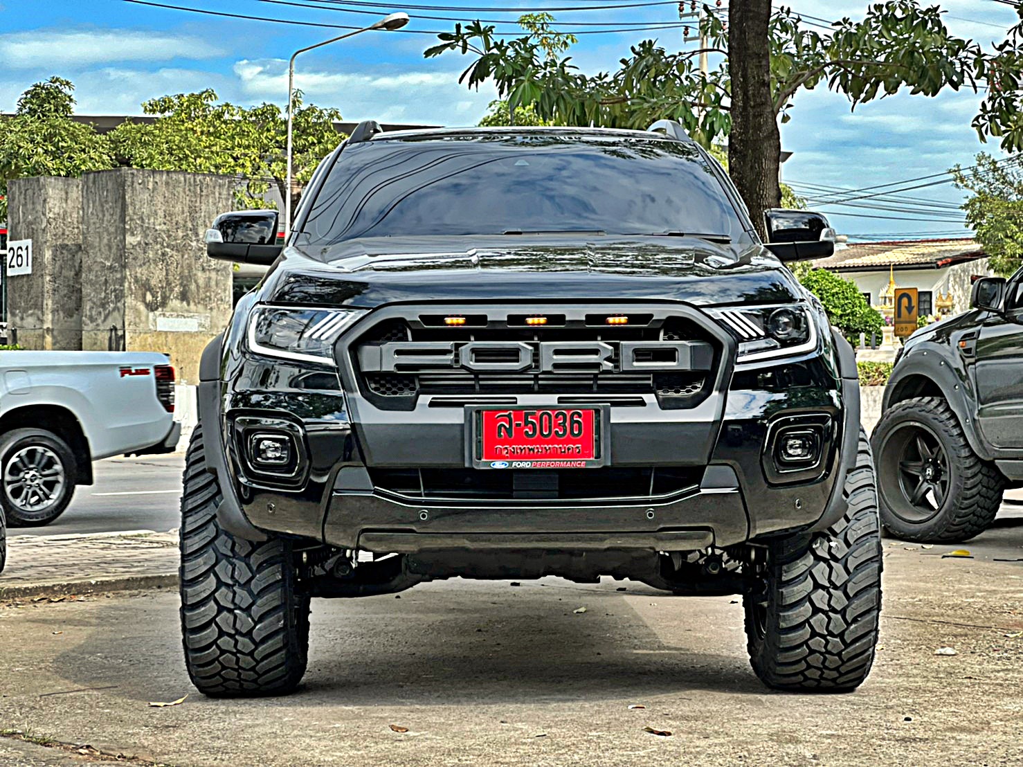 FORD WILDTRAK ชุดแต่งรอบคัน ทรงเมกาที่ STEP9