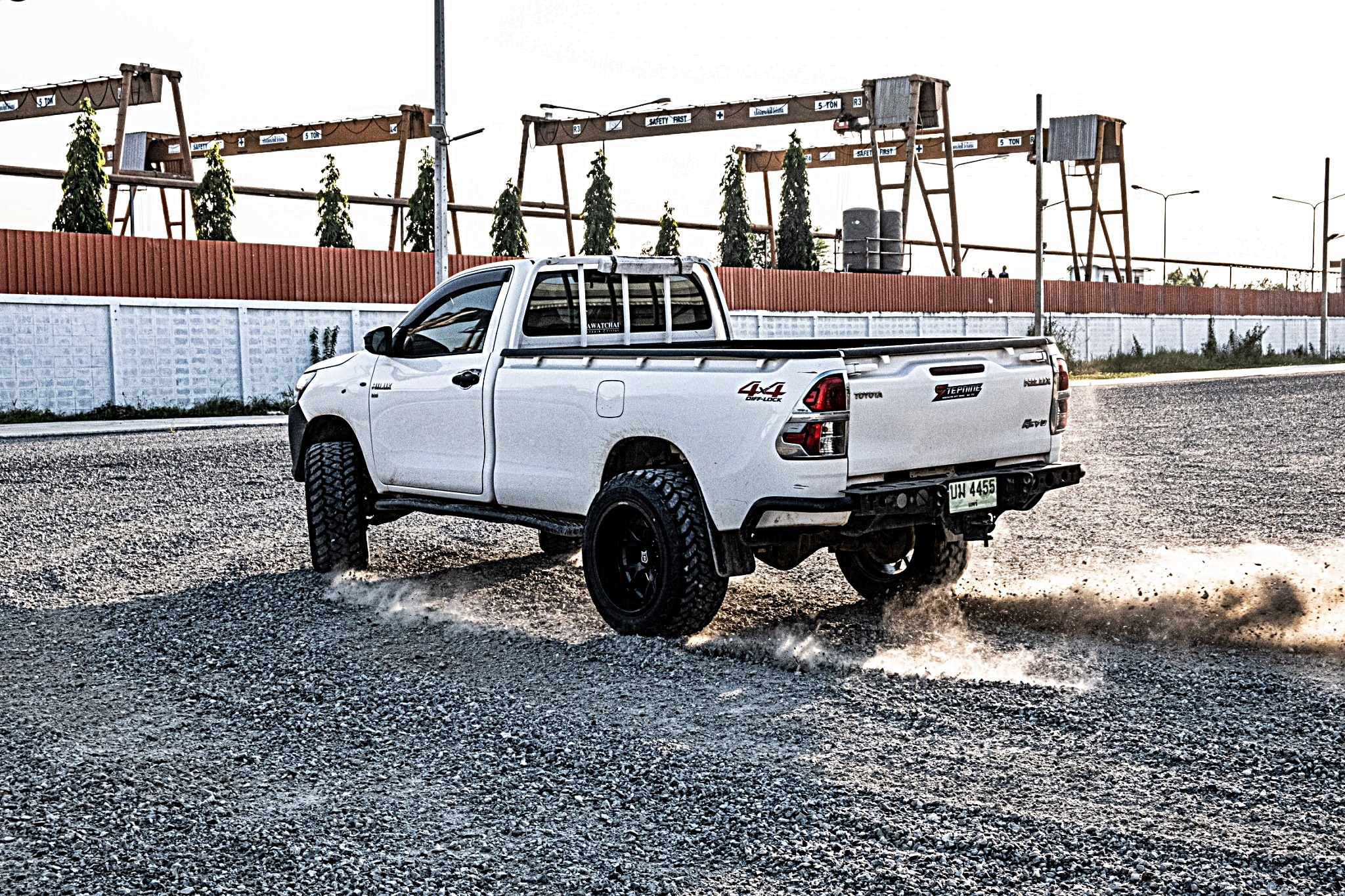 REVO หัวเดียว จองคิวจากแพร่ ทำทรงเมกาที่ STEP9