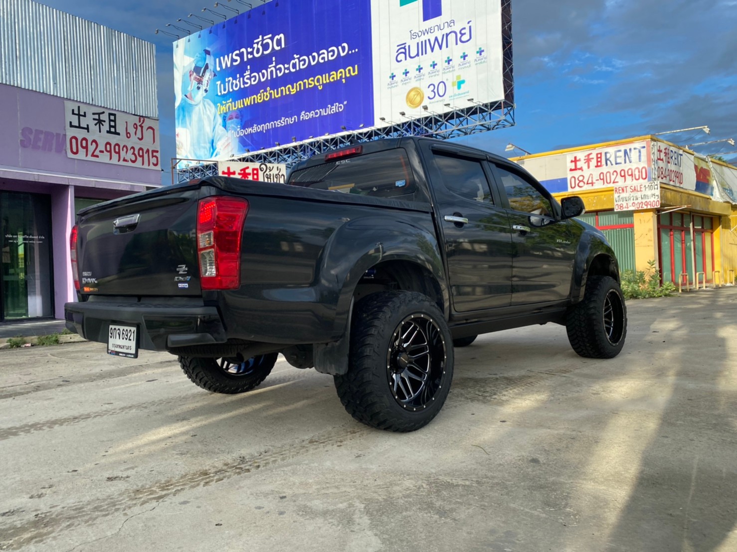 D-MAX จัดทรงเมกา ที่ STEP9 หล่อทุกลำ