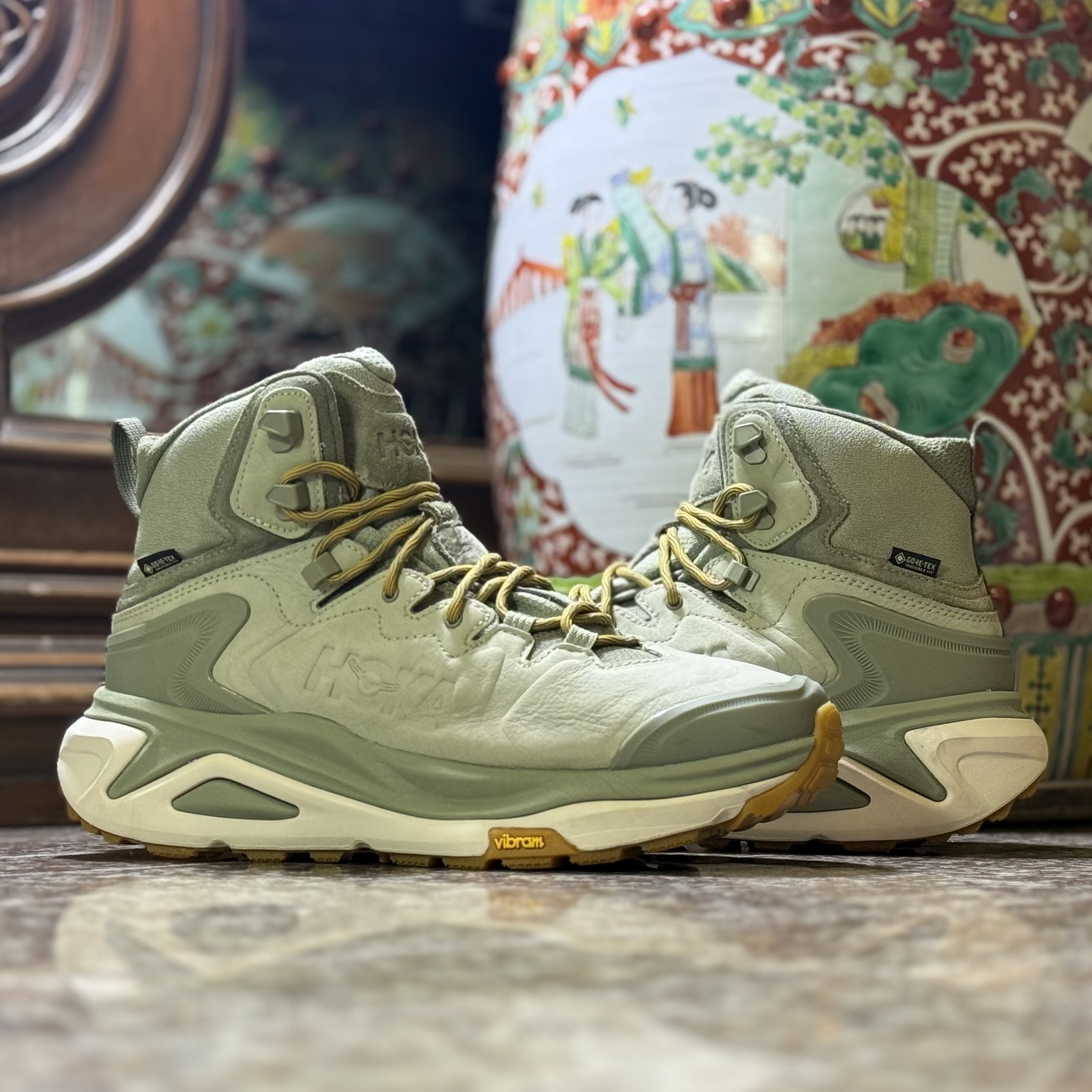 รองเท้าเดินป่า HOKA KAHA 3 GTX ‘Sea Moss’ #มือ2 (M9.5US)