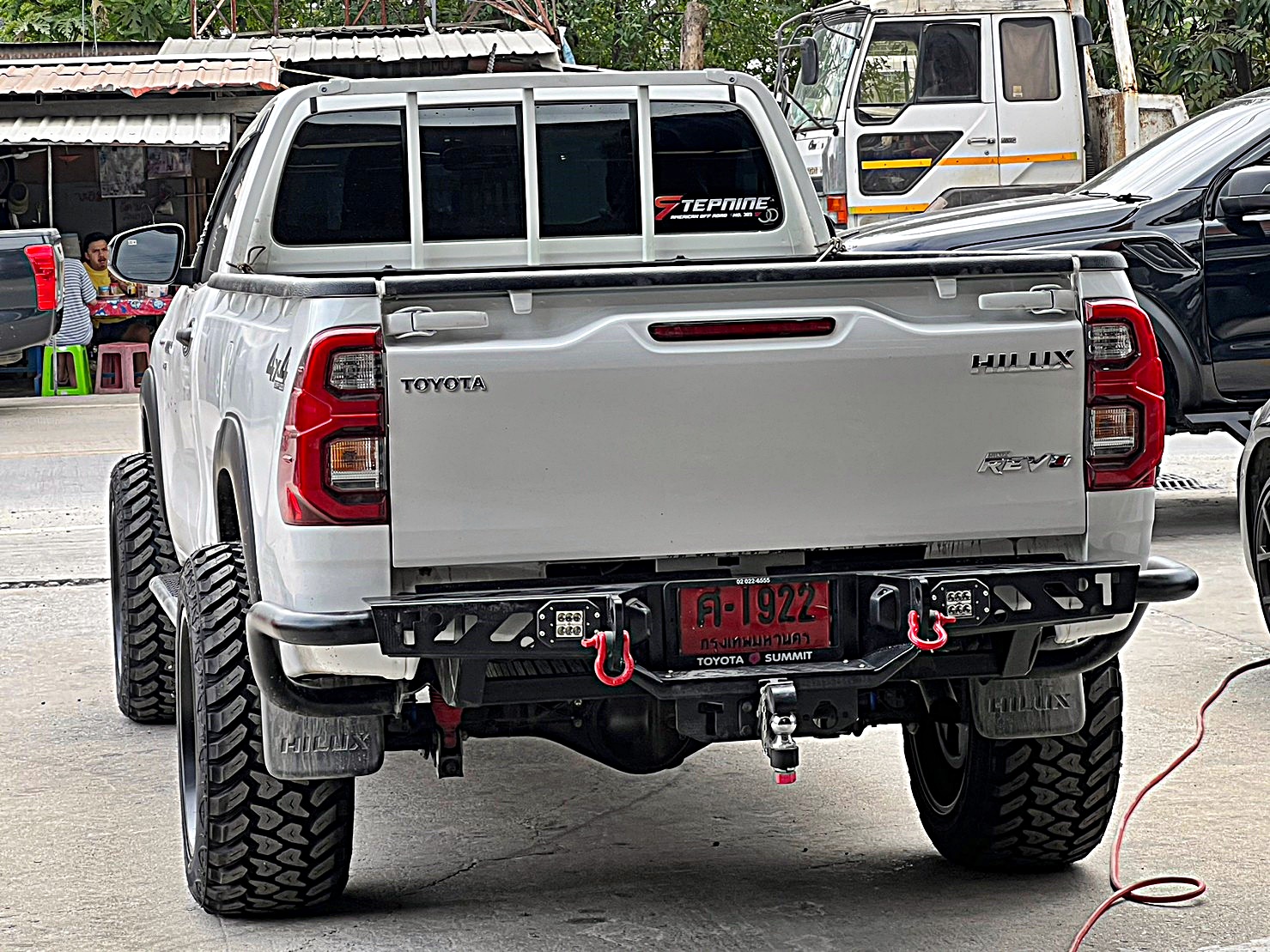 TOYOTA REVO แต่งทรงเมกาที่ STEP9