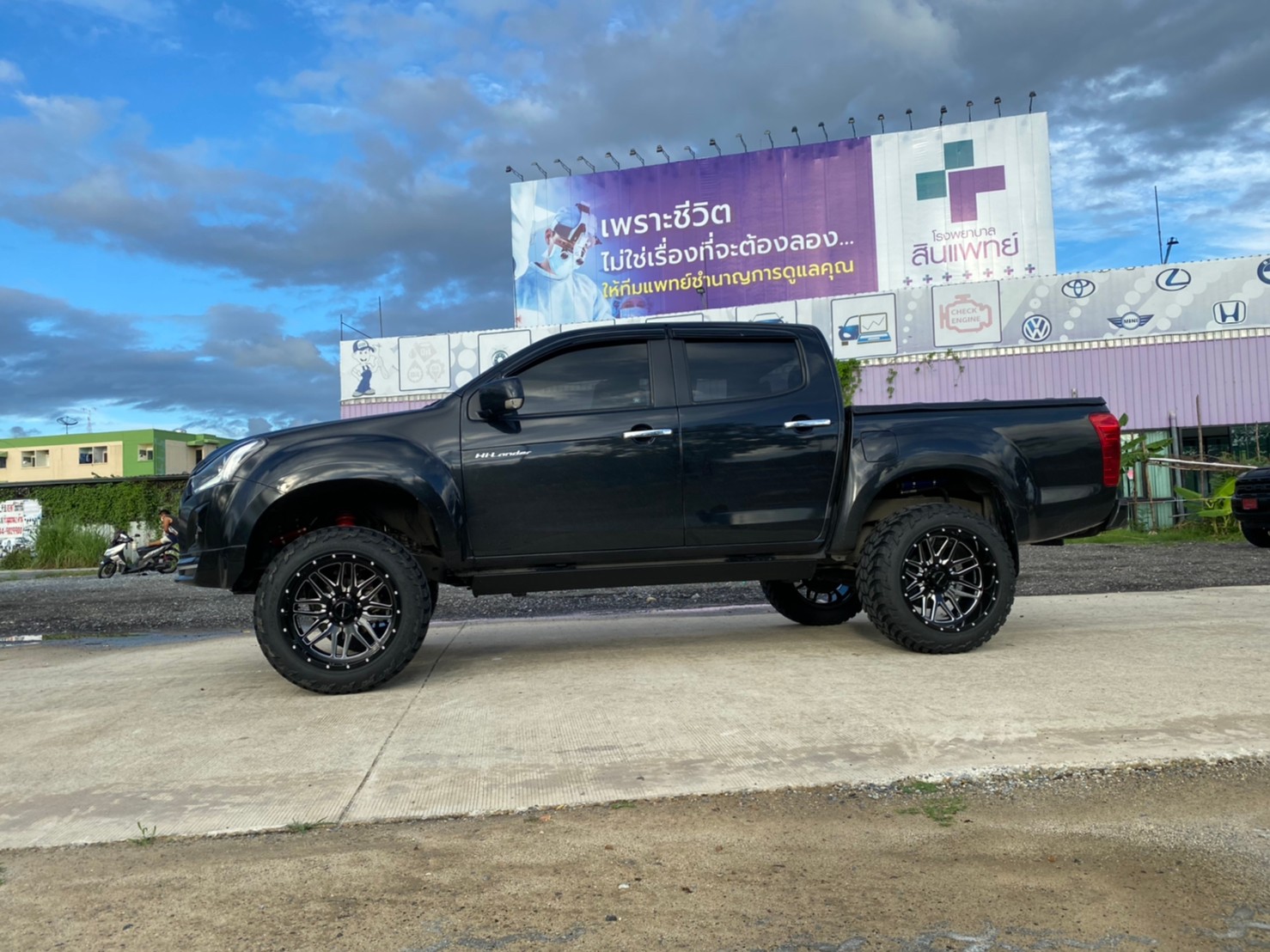 D-MAX จัดทรงเมกา ที่ STEP9 หล่อทุกลำ