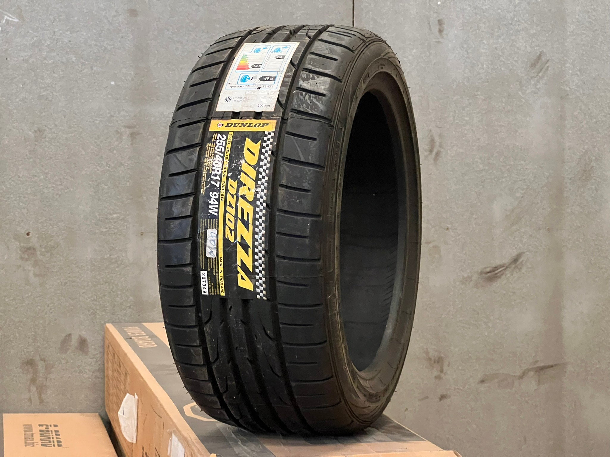 ยาง DUNLOP 255/40-17 DZ102 ราคาถูกที่ STEP9