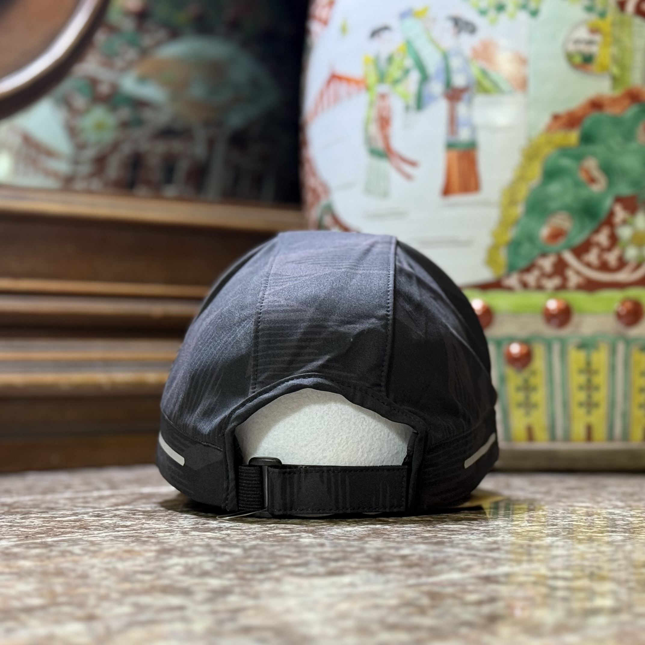 หมวกวิ่ง ASICS Graphic Woven Running Cap ‘BLACK’ (M,L)