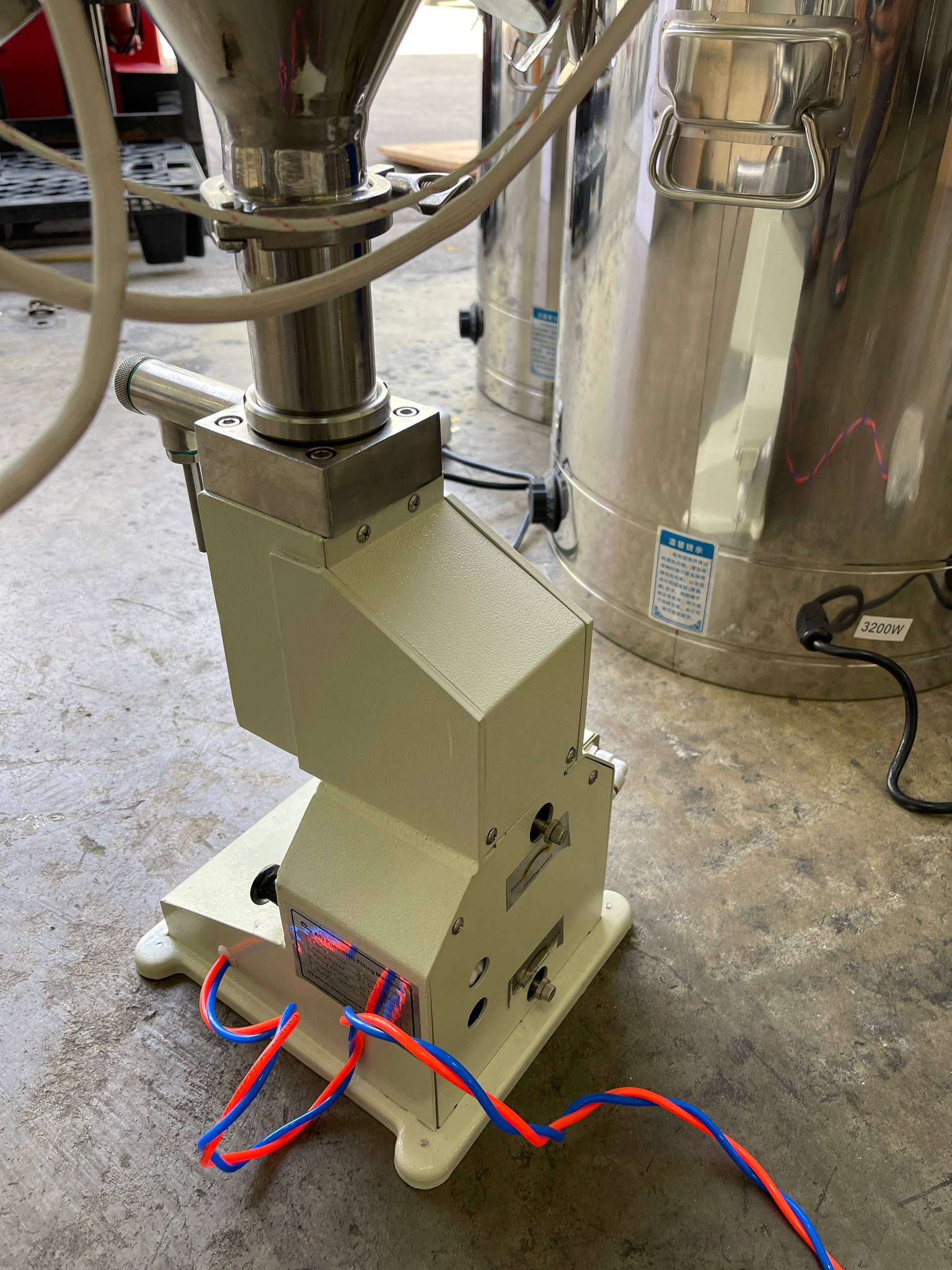 เครื่องบรรจุครีม พร้อมปั่น+ทำความร้อน รุ่น JR-A02 (ต้องใช้คู่กับเครื่องปั้มลม)