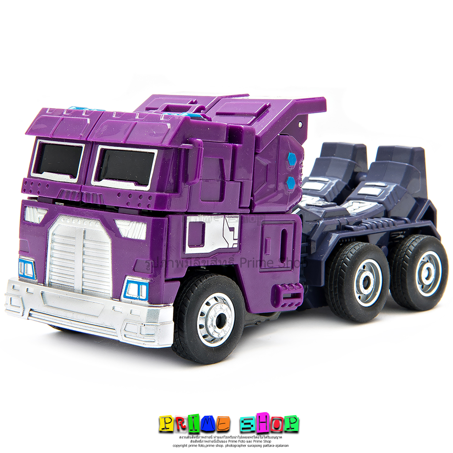 รถบรรทุกหัวลากแปลงร่างเป็นหุ่นยนต์