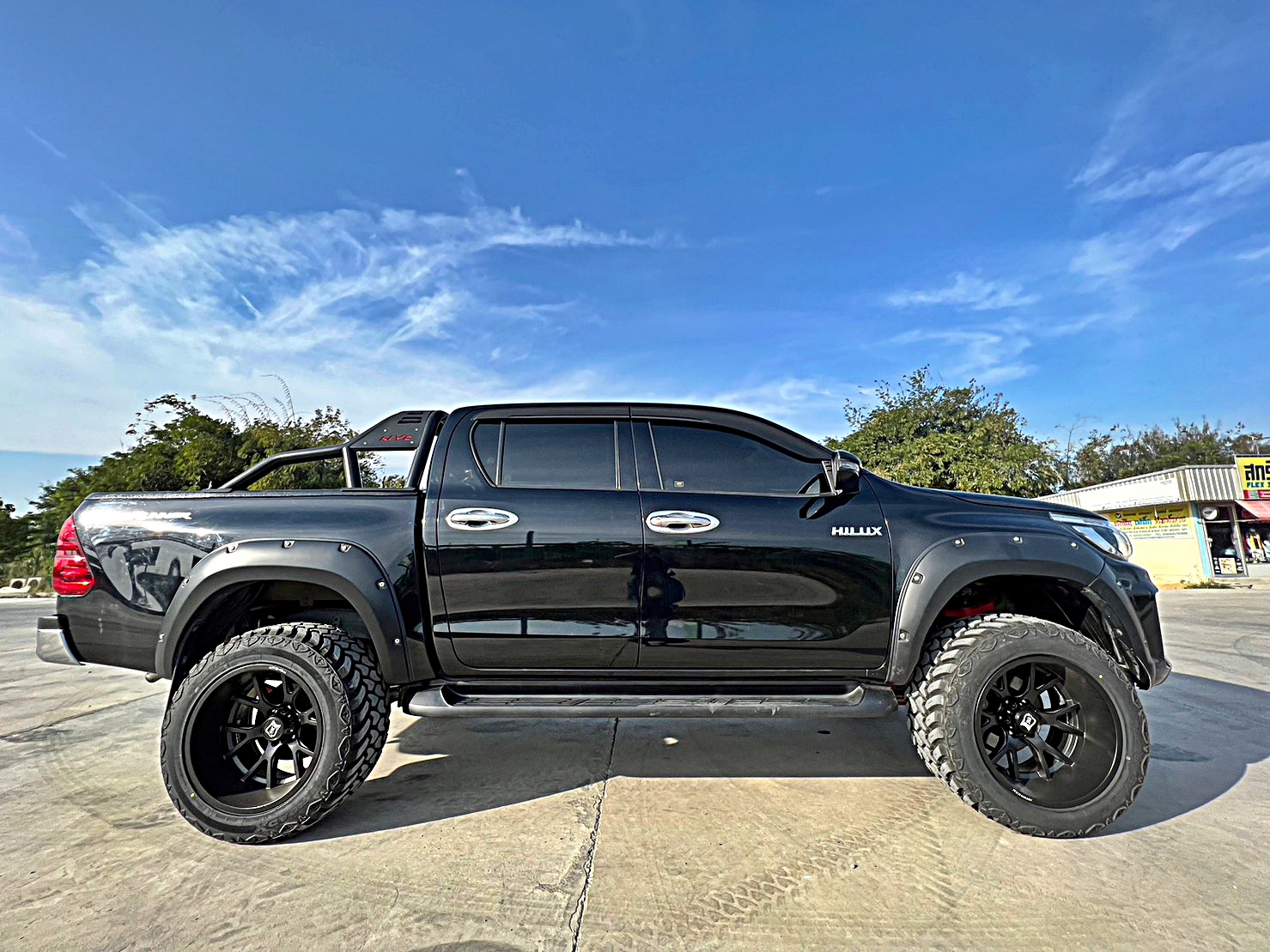 TOYOTA REVO แต่งทรงเมกาที่ STEP9