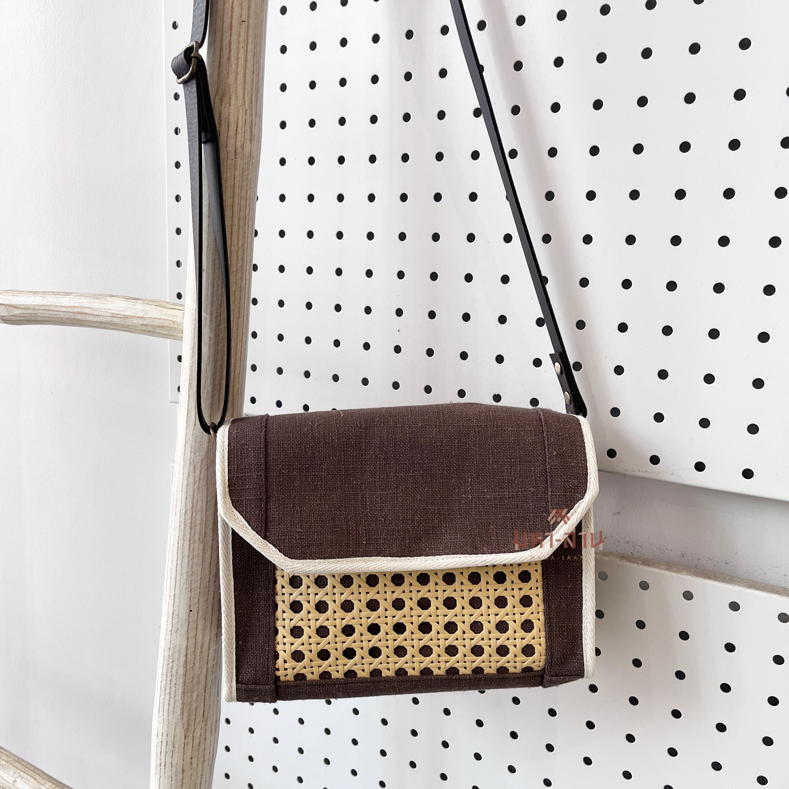 กระเป๋าสาน ฝาพับ สะพายน่ารัก กระเป๋าถือ กระเป๋าผู้หญิง กระเป๋าเด็ก สำเนา