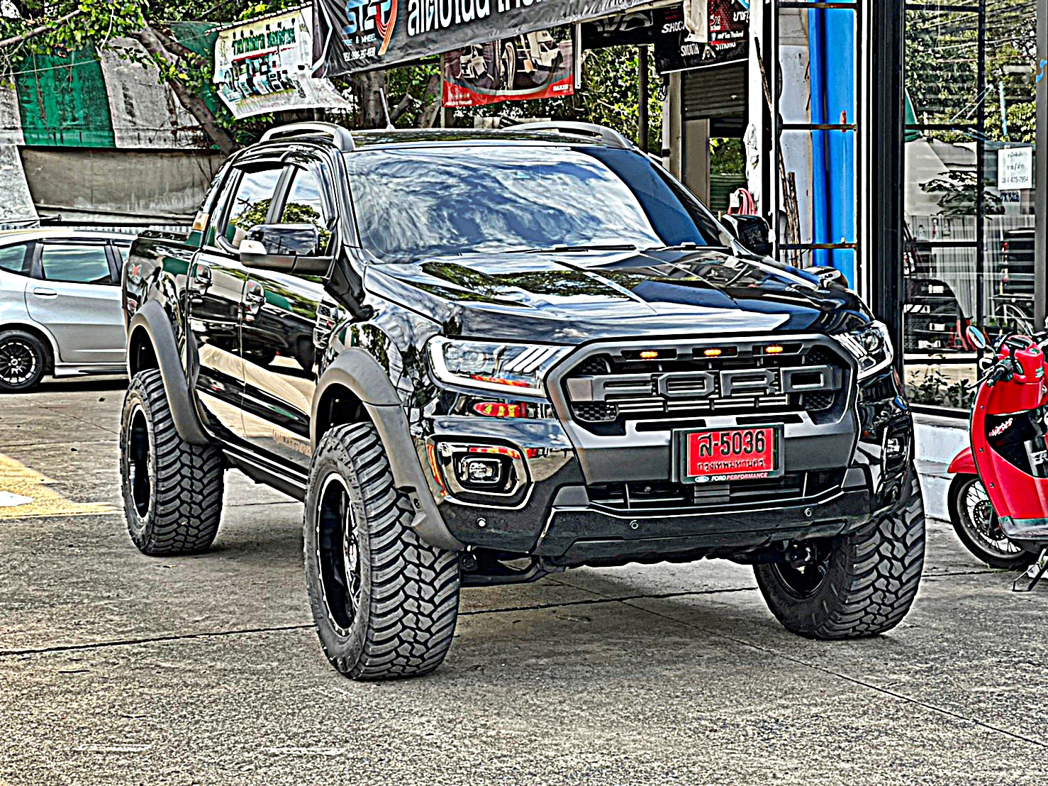 FORD WILDTRAK ชุดแต่งรอบคัน ทรงเมกาที่ STEP9