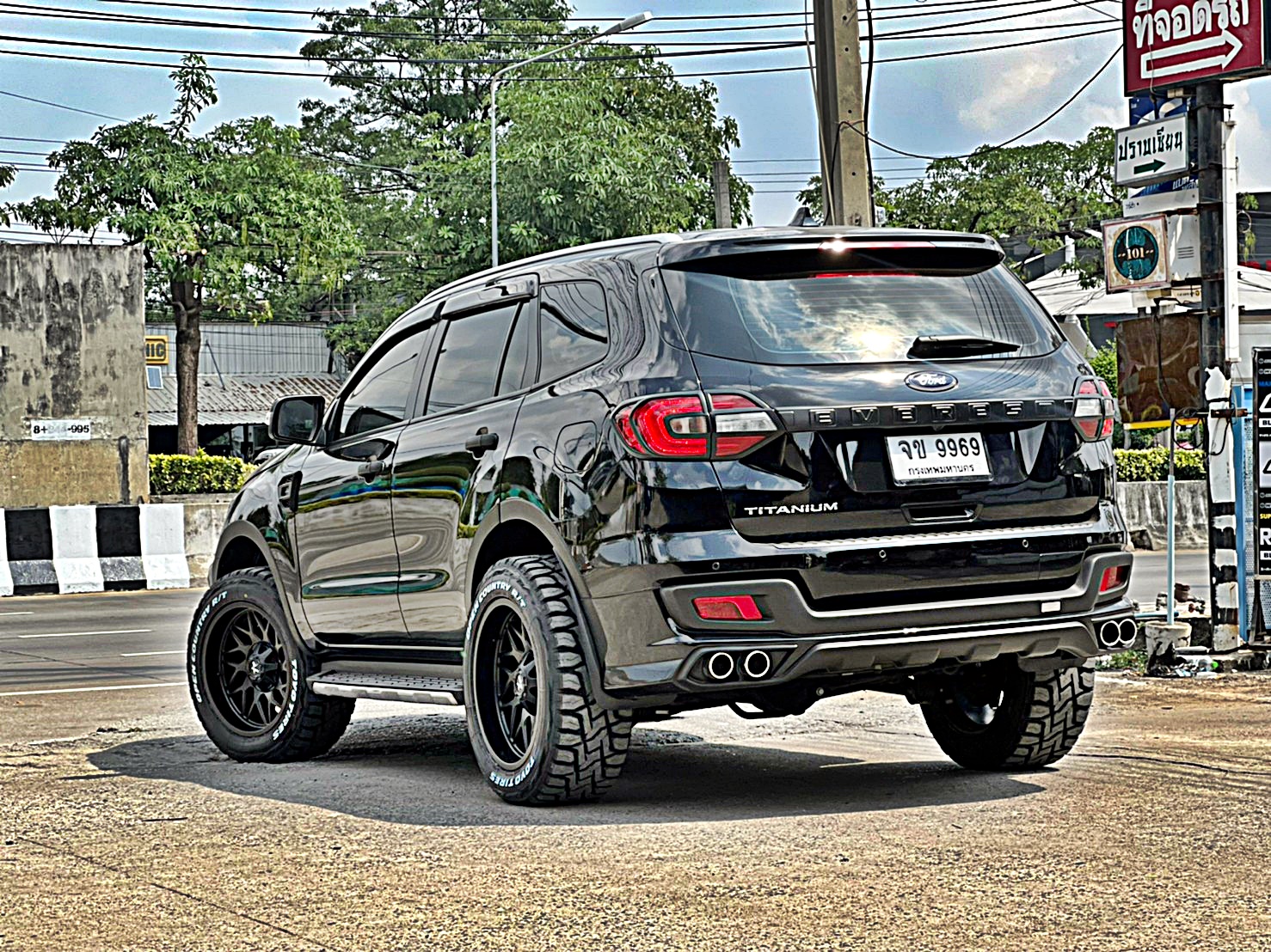 FORD EVEREST ขอบ20 แบบไม่ยก
