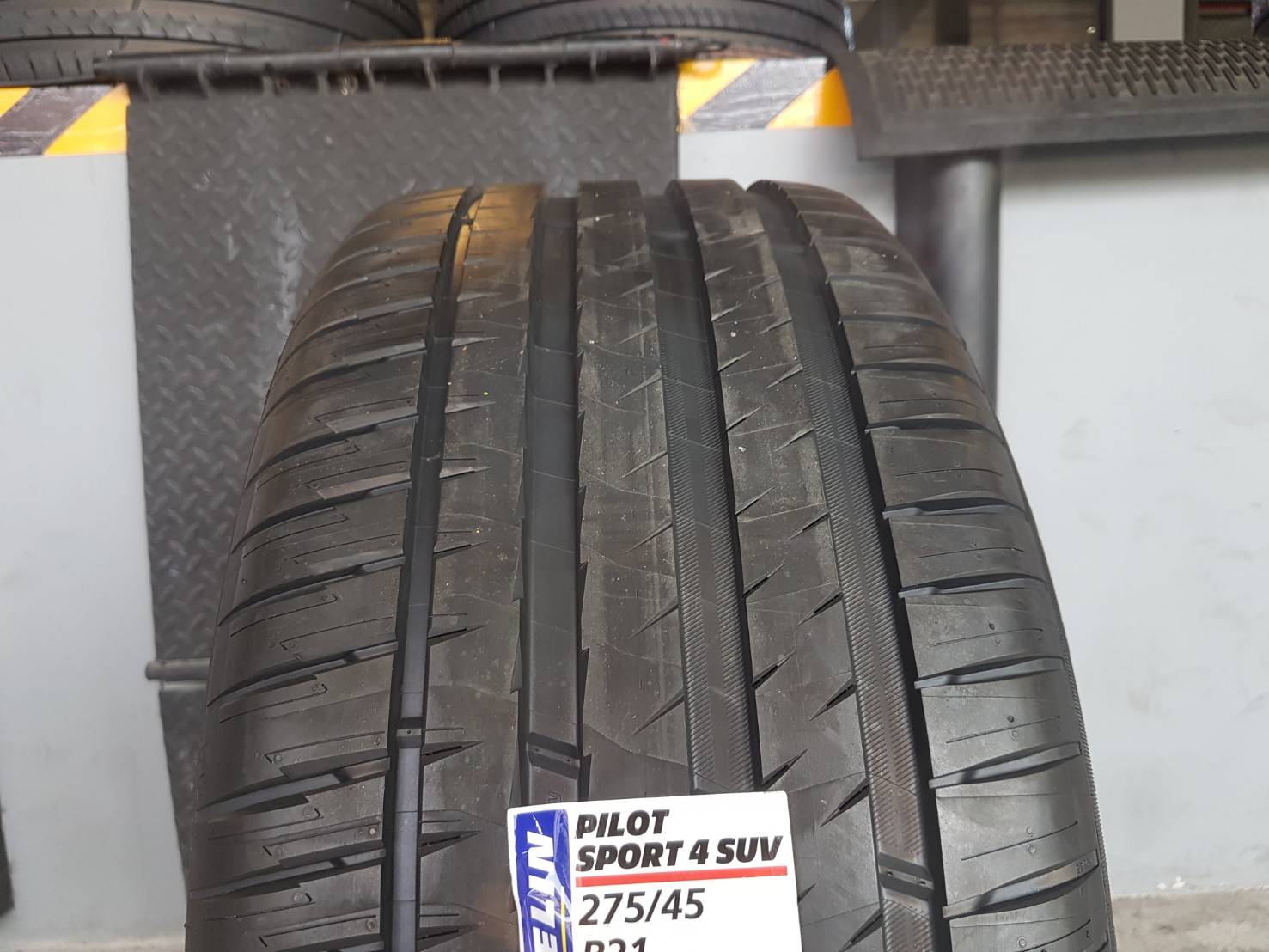 MICHELIN PILOTSPORT4 SUV 275/45-21 ราคาส่ง