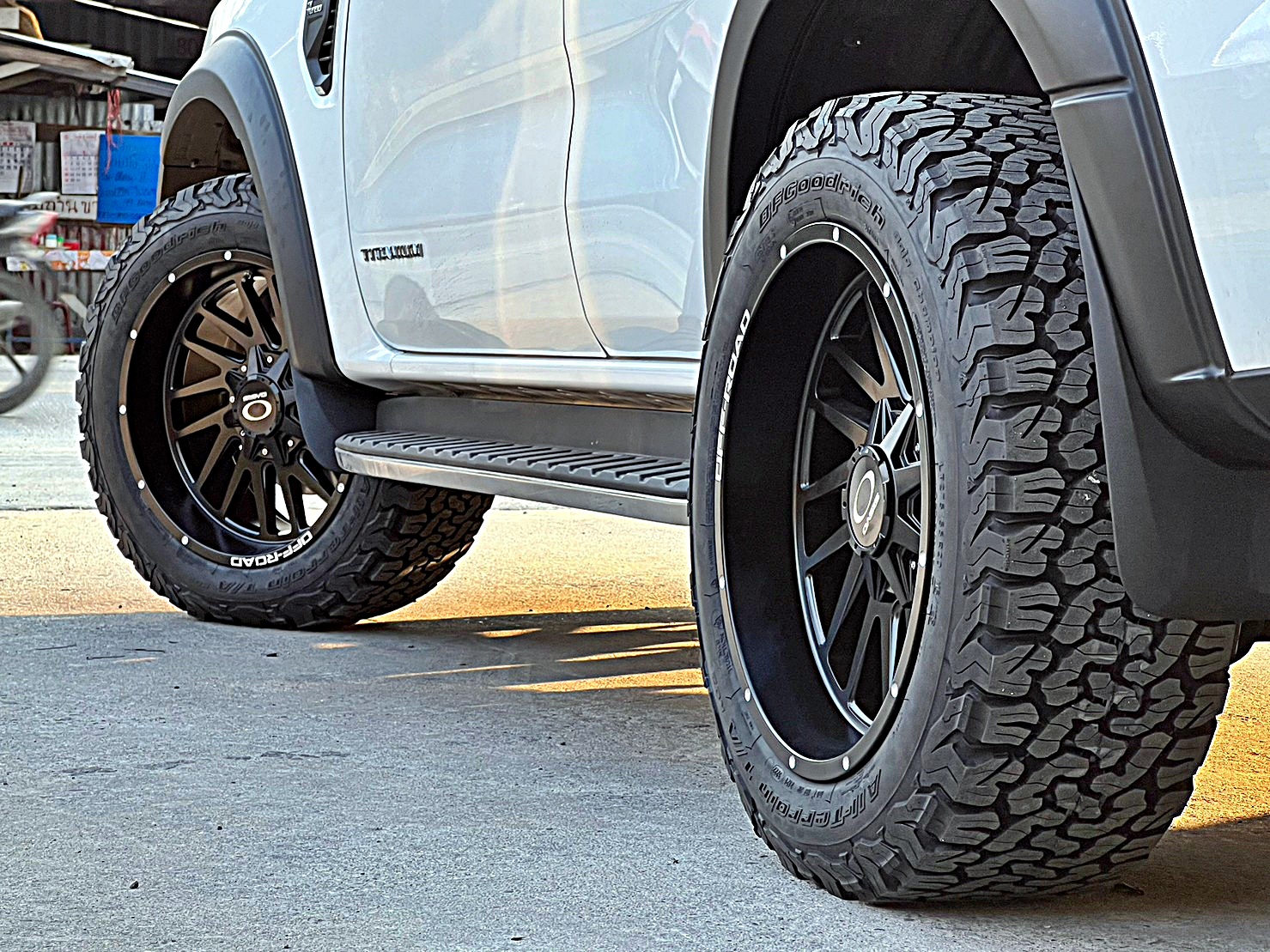 FORD EVEREST NEXTGEN แต่งวทรงเมกาที่ STEP9