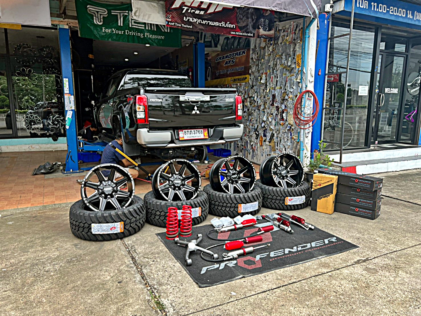 TRITON ทรงเมกา ที่ STEP9