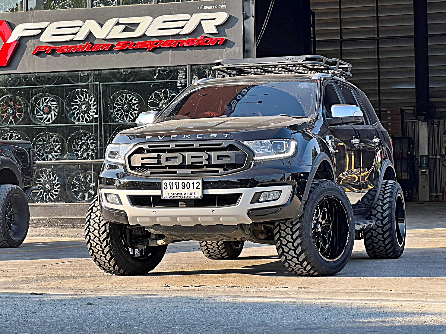 FORD EVEREST แต่งทรงเมกาที่ STEP9