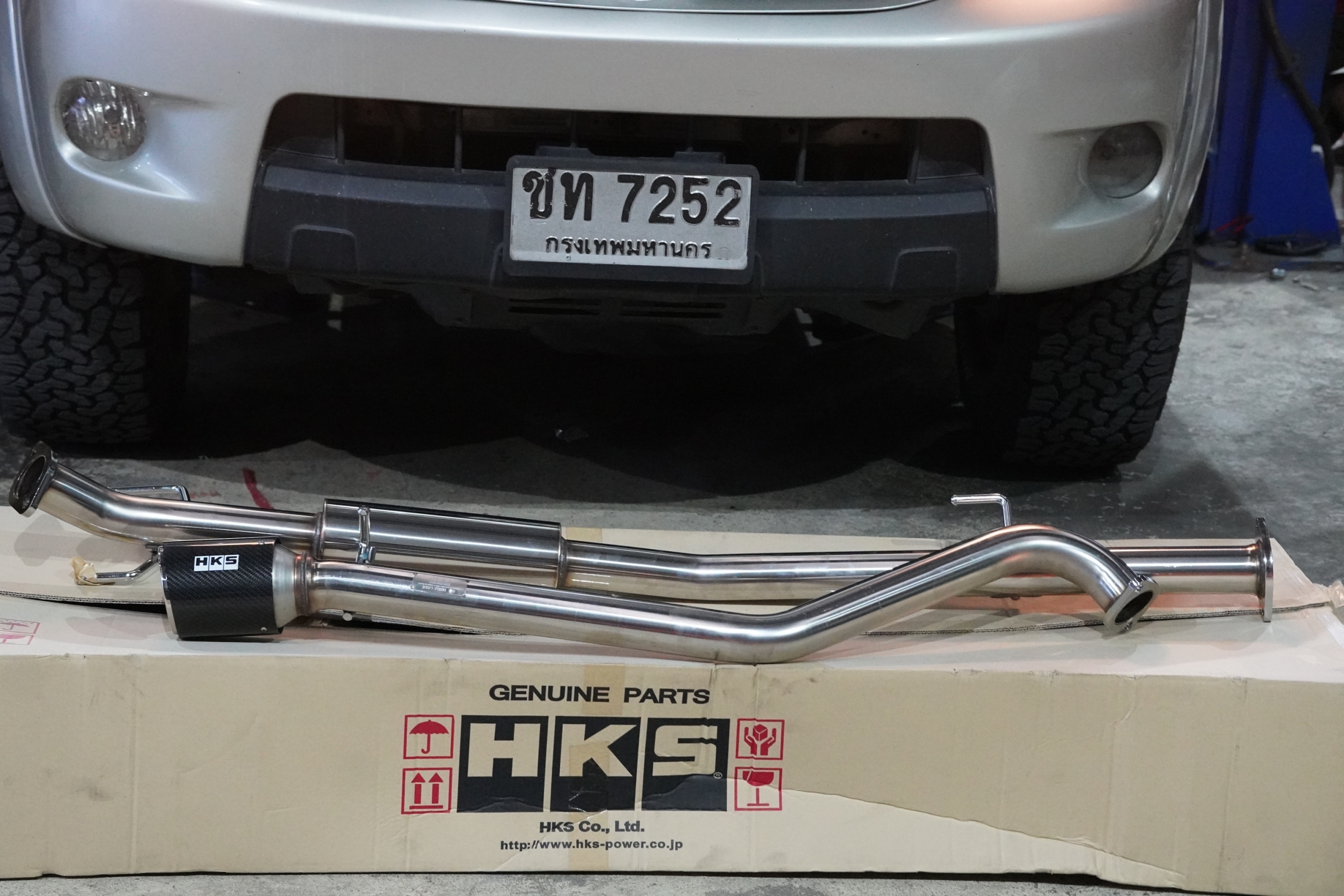 ท่อ HKS ใส่ VIGO ปลายคาร์บอน ของแท้ที่ STEP9