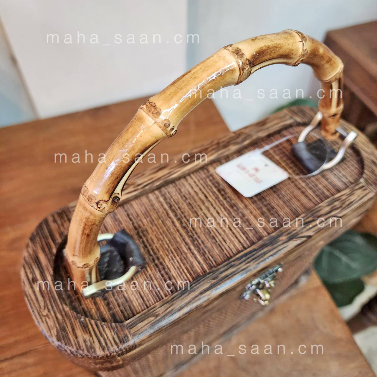 กระเป๋าตาลโตนด คล้องแขน แต่งกรอบไม้ ทรงรี ฝาปิด 🎡