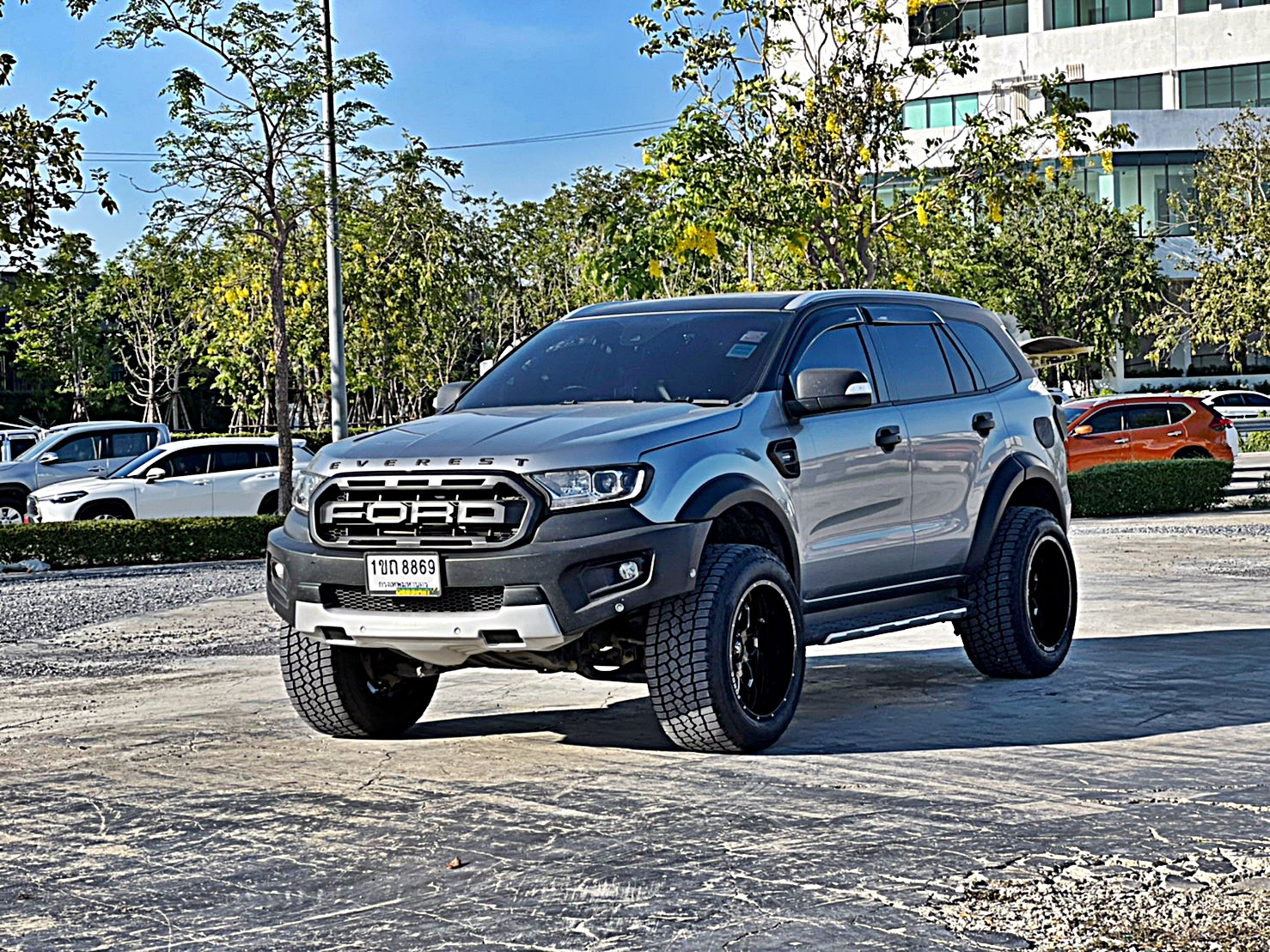 FORD EVEREST ทรงเมกา ล้อ FORCE ที่ STEP9