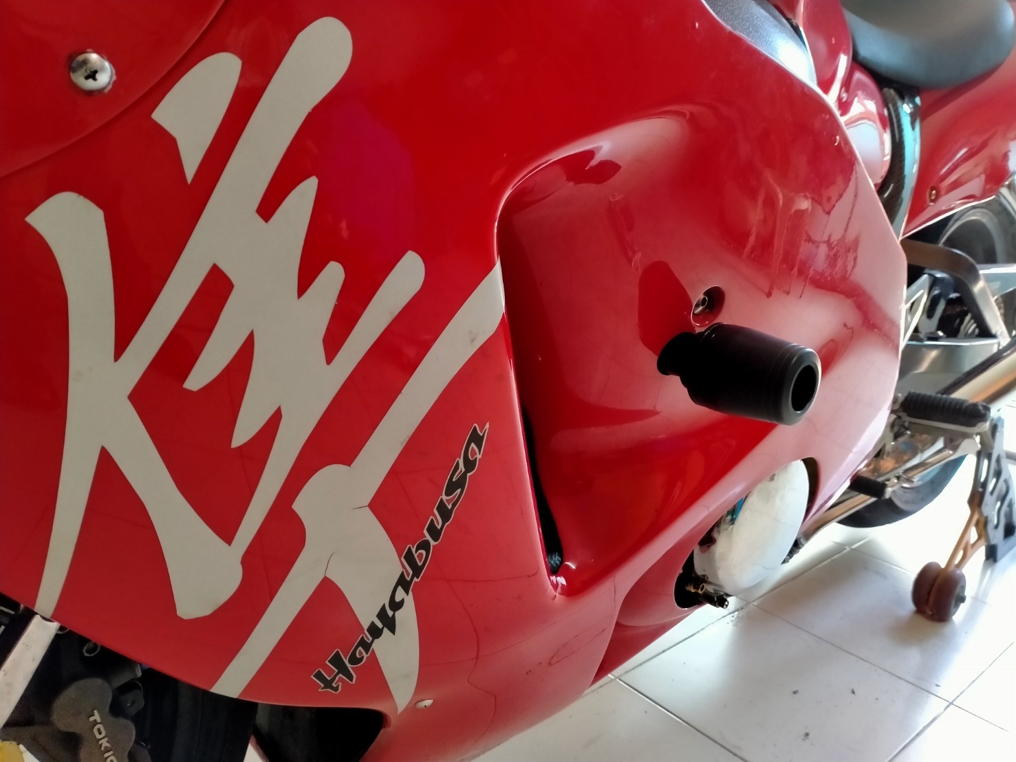 กันล้มข้าง GSX-R1300 Hayabusa แบร์นMothracing แบบเจาะแฟริ่ง กันล้มผลิตจากอลูมิเนียมนำเข้า เกรด6061T651 และPOM ติดตั้งง่าย(65) สีดำ