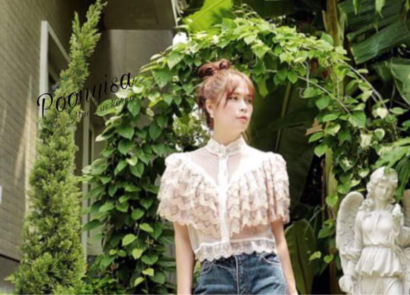 เสื้อคอตั้งแขนระบาย