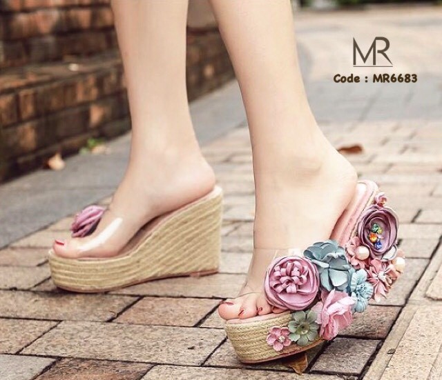 รองเท้าคัดเกรด premium งานเย็บปราณีตเลยค่ะ แต่งด้วยดอกไม้โทนสีพาสเทล