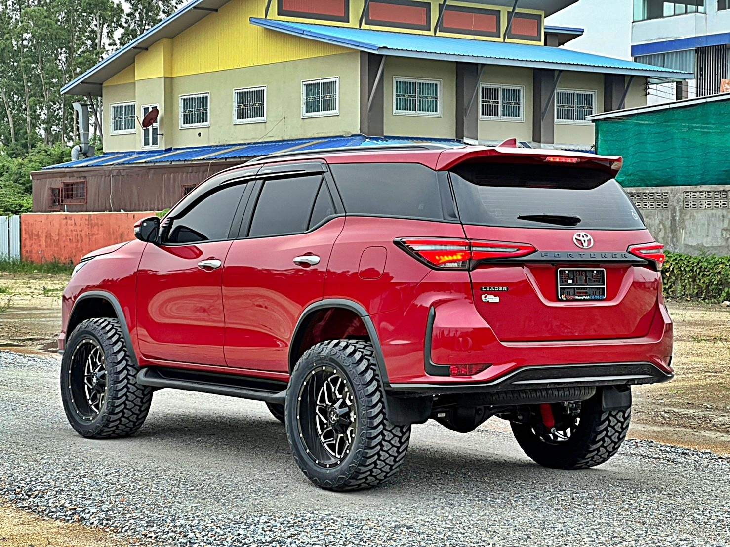 ชุดเเต่ง TOYOTA FORTUNER LEGENDER OW029 20X10.0 ET-24 ROAD-X 33X12.5-20