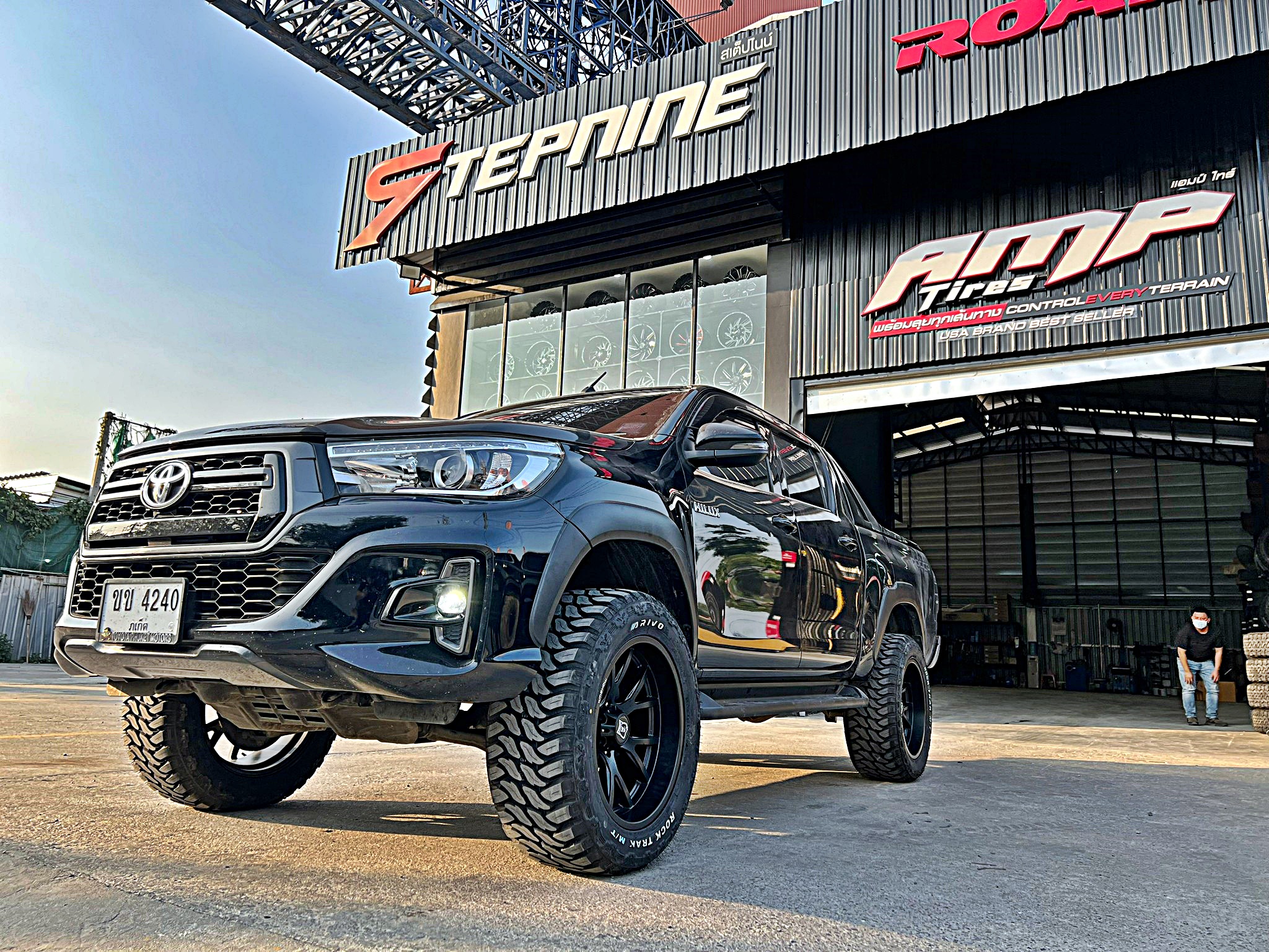 TOYOTA REVO ROCCO ทะเบียนภูเก็ต แต่งทรงเมกาที่ STEP9