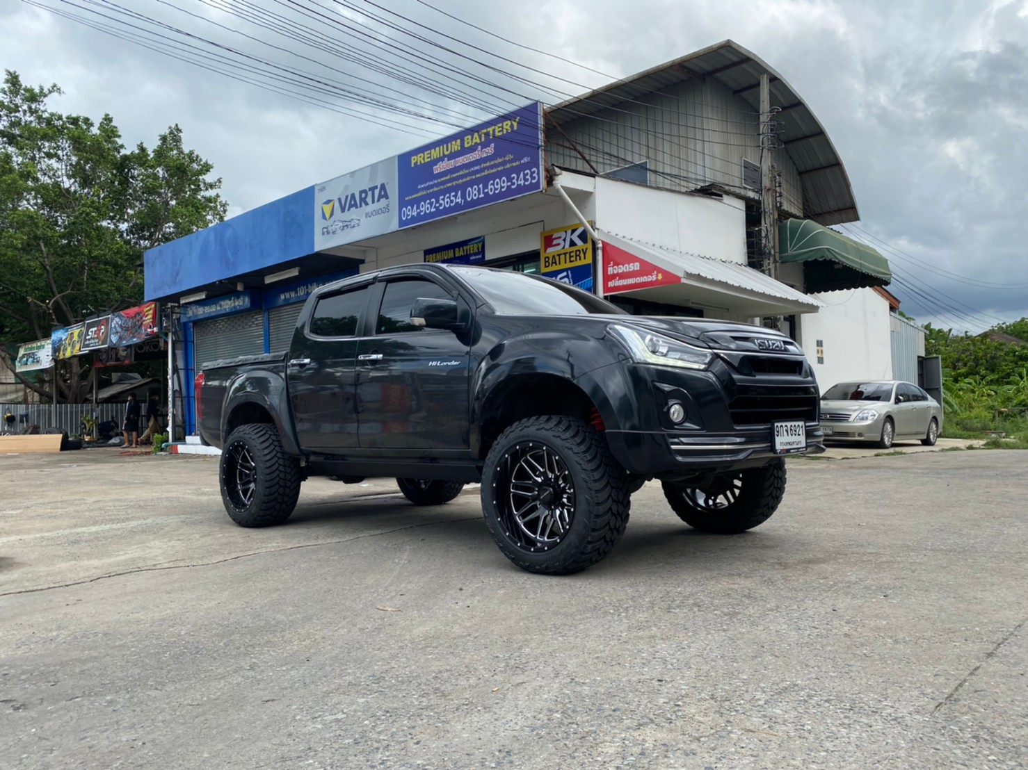 D-MAX จัดทรงเมกา ที่ STEP9 หล่อทุกลำ