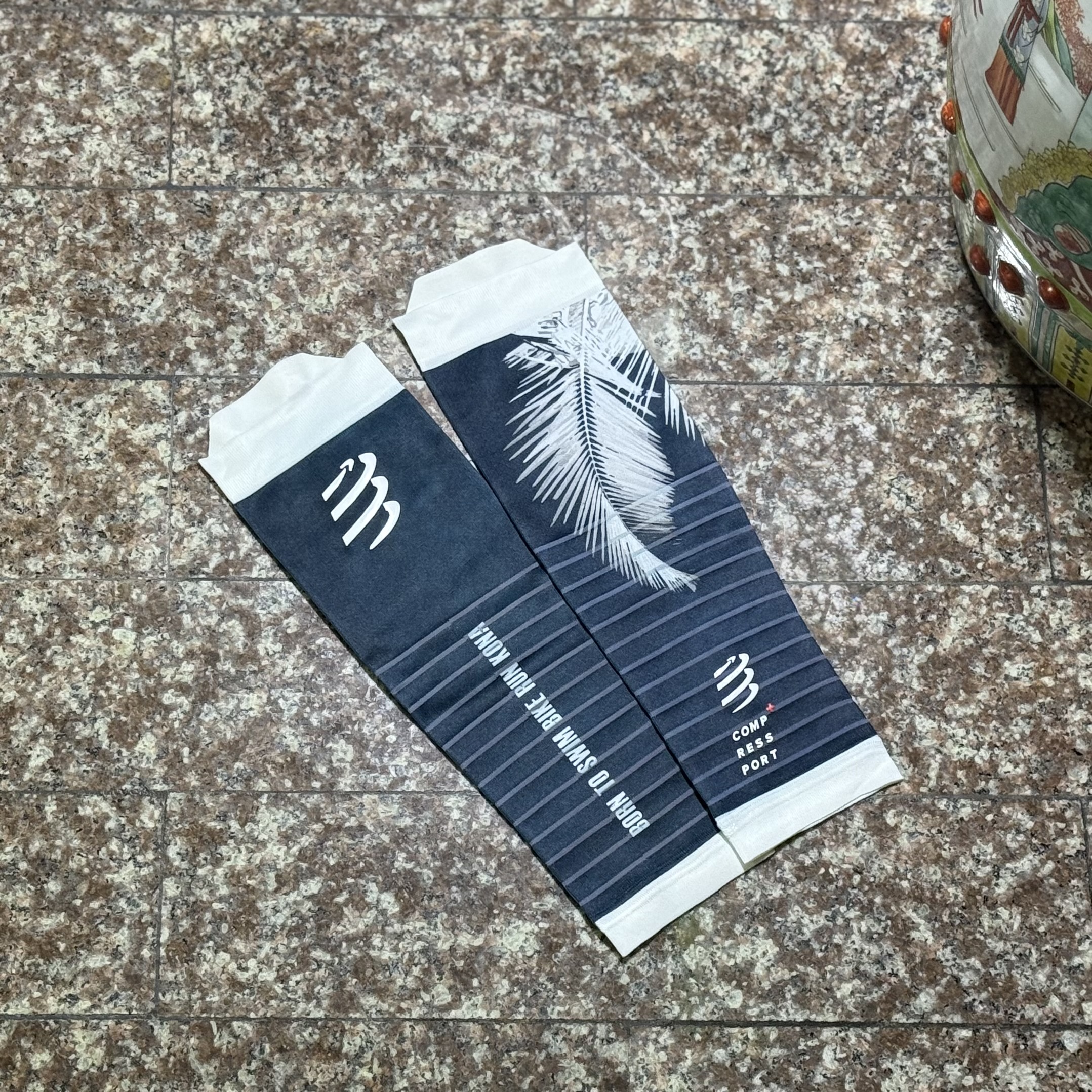 ซัพพอร์ตน่อง Compressport R2 Oxygen Calf Sleeve (T3,T4)