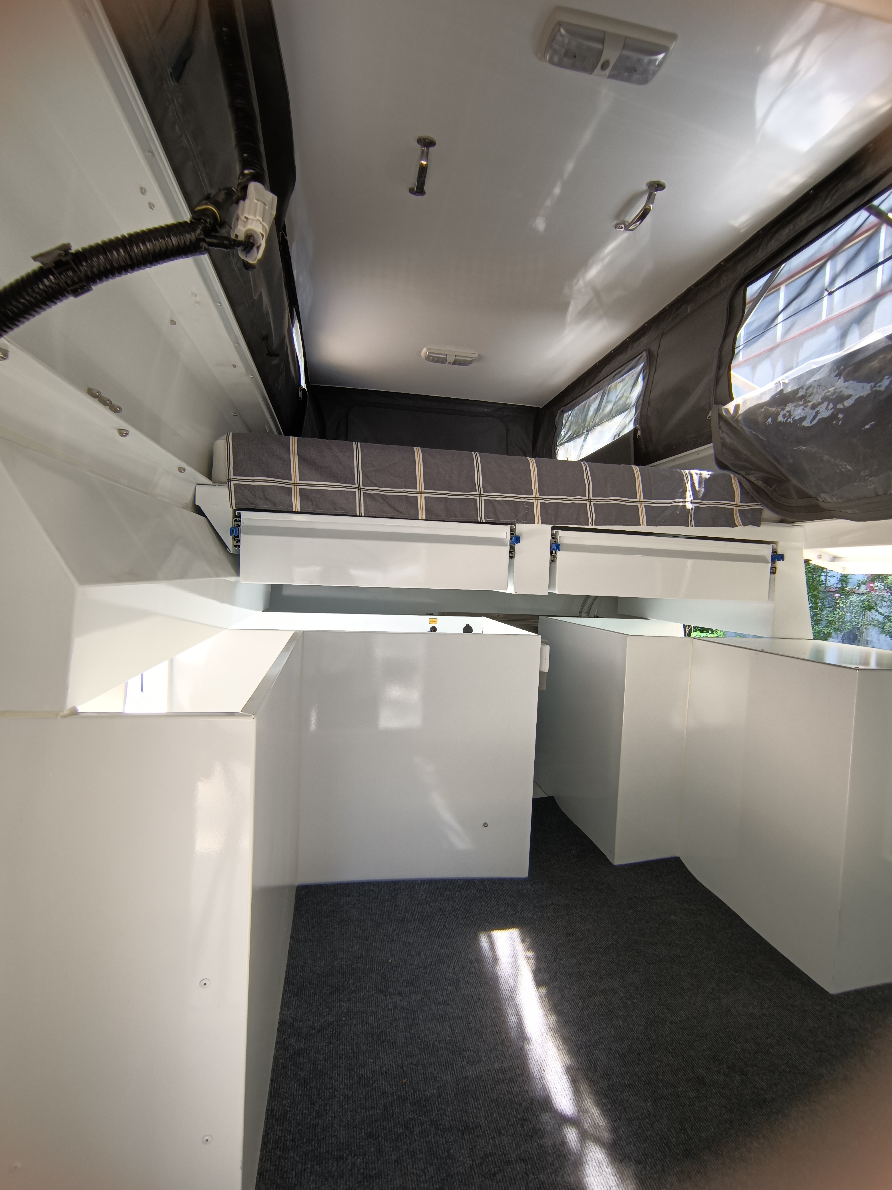 HORIZON SEEKER Truck Camper