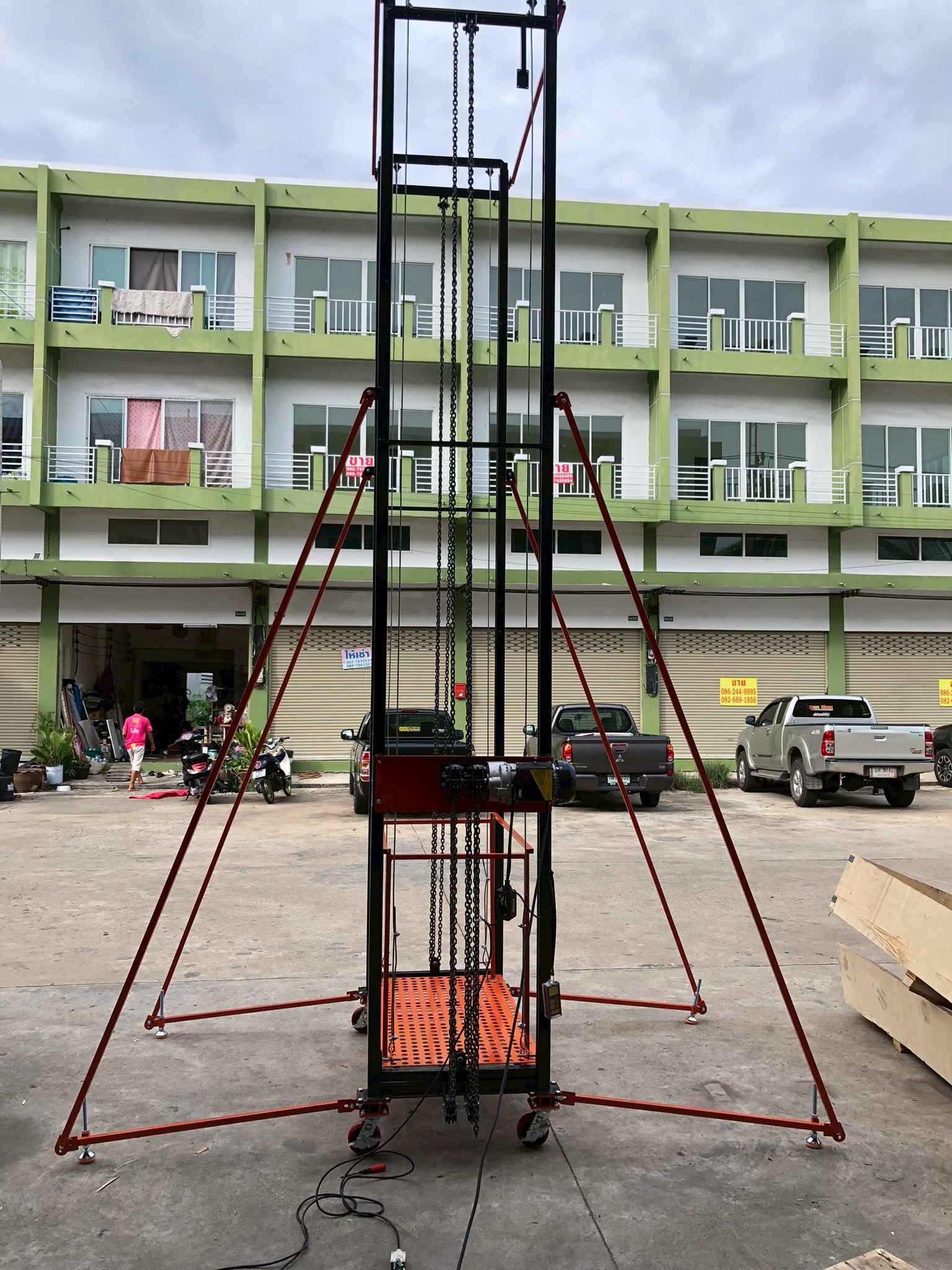 นั่งร้านไฟฟ้าแบบเคลื่อนย้าย - ยกง่าย สะดวกทุกงาน Electric Mobile Scaffold