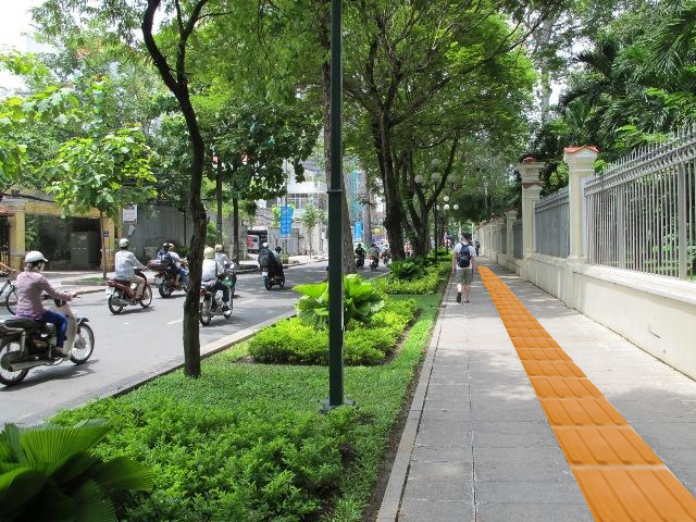 กระเบื้องยาง นำทางคนตาบอด ลายจุด สีส้ม 1000แผ่น/ราคาต่อแผ่น100บาท(กรุณาดูราคาต่อจำนวนการสั่งน๊ะค่ะ)(กรุณารอร้านยืนยันการสั่งทางเมล์)