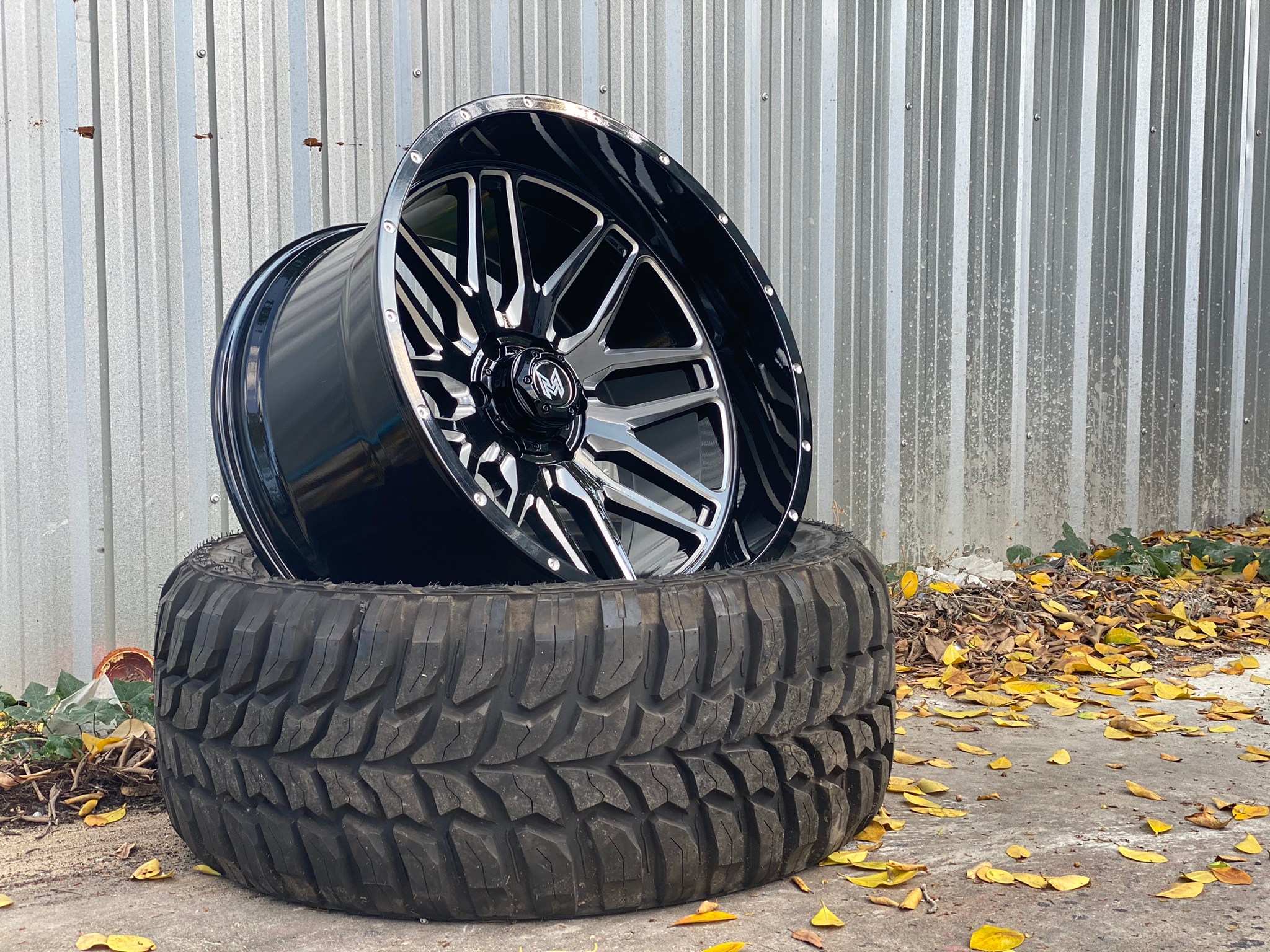 MAGNETIC 22x12 ET-44 CROSSWIND MT 33/12.5R22