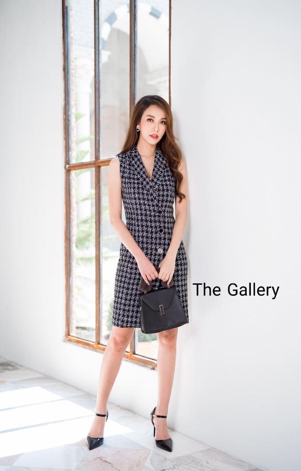 เดรสปกสูทChanel สไตล์ must-haveที่สาวๆต้องมีเลยค่ะ!! เนื้อผ้าทวีตสไตล์ชาแนลสุดหรูหรา ที่สวมใส่ได้หลากหลายโอกาส จะใส่ออกงาน หรือจะแมตซ์ชุดไปทำงาน /ไปเที่ยวต่างประเทศสวยๆ