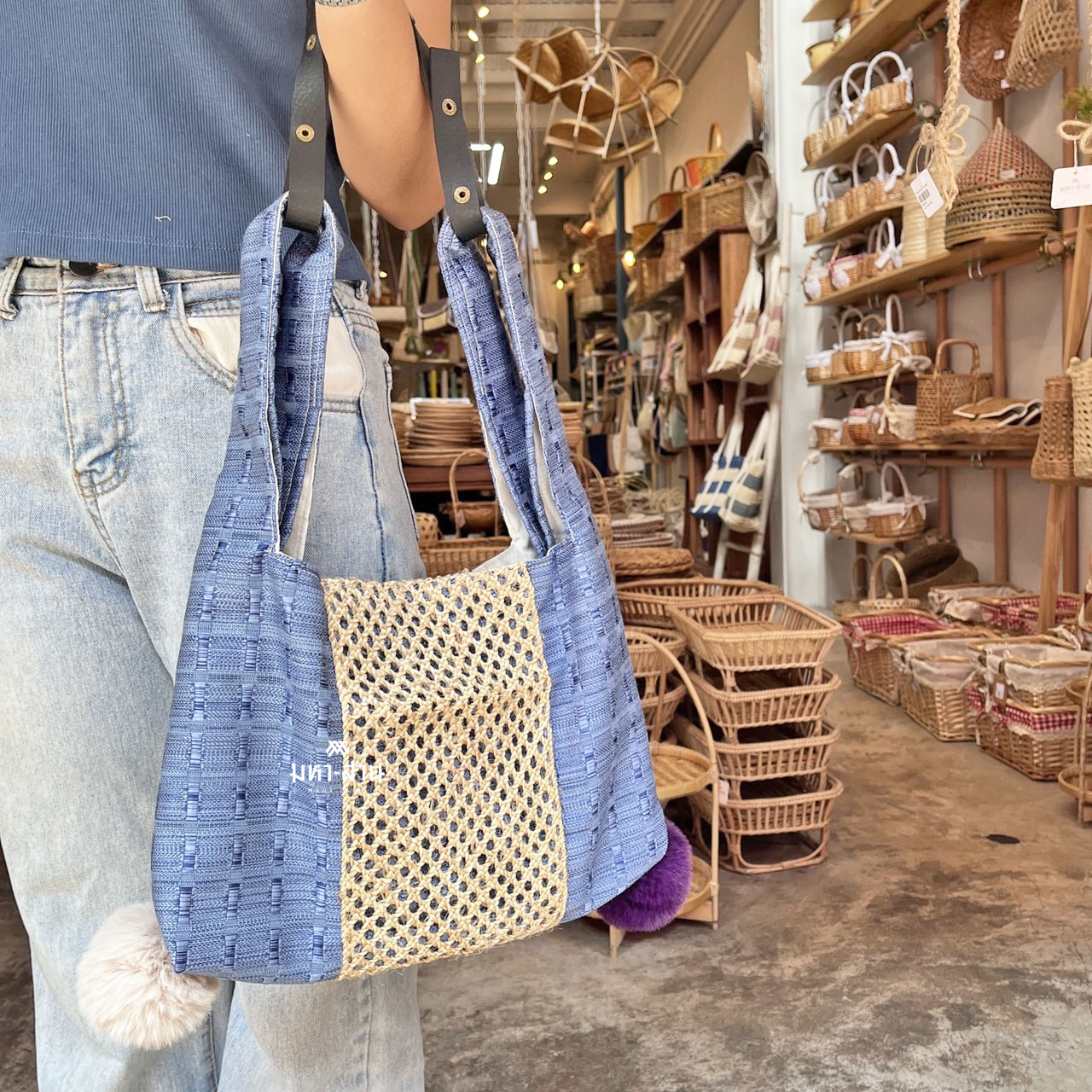 กระเป๋าสะพายข้าง กระเป๋าผ้า แต่งลายผ้าไทย คละแบบ 💐