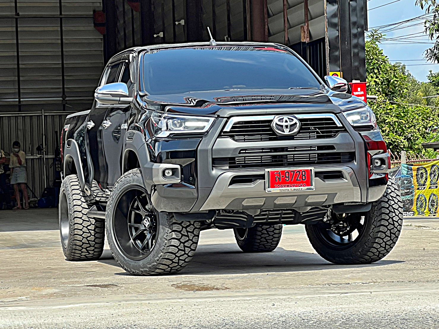 TOYOTA REVO แต่งทรงเมกาที่ STEP9