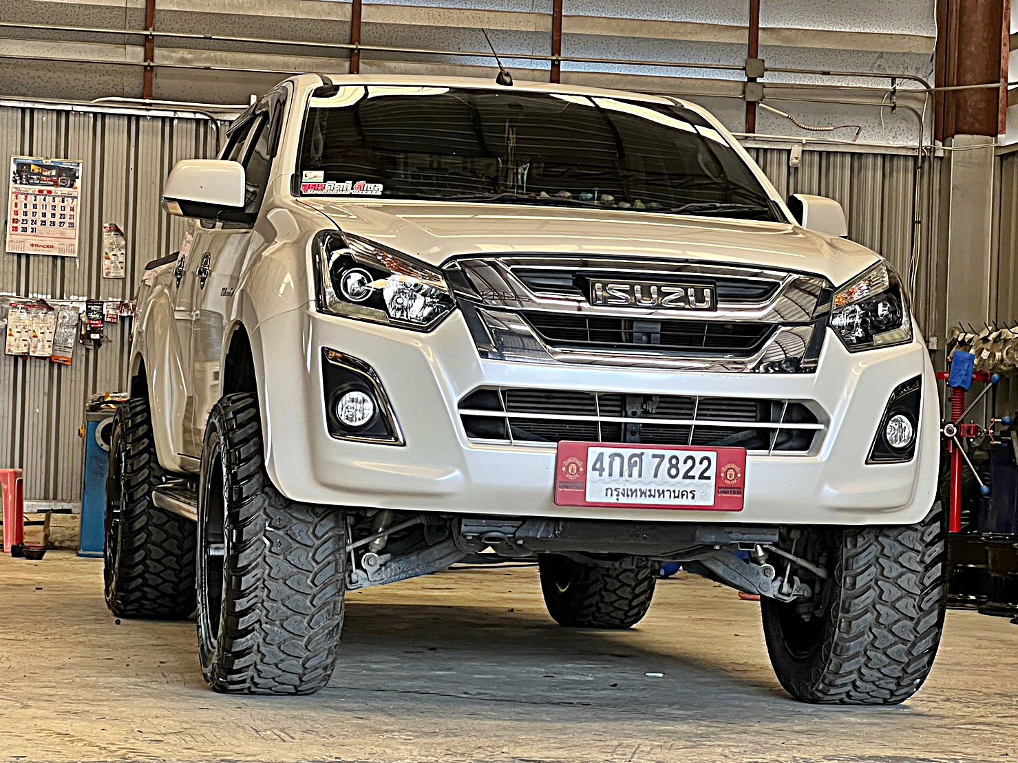 D-MAX แต่งทรงเมกาที่ STEP9