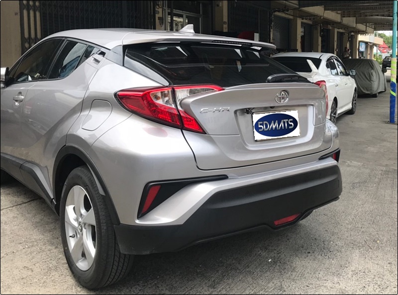 พรมปูพื้นรถยนต์6D TOYOTA C-HR สีดำด้ายดำ รุ่นVIP หนาพิเศษ 3ชิ้น