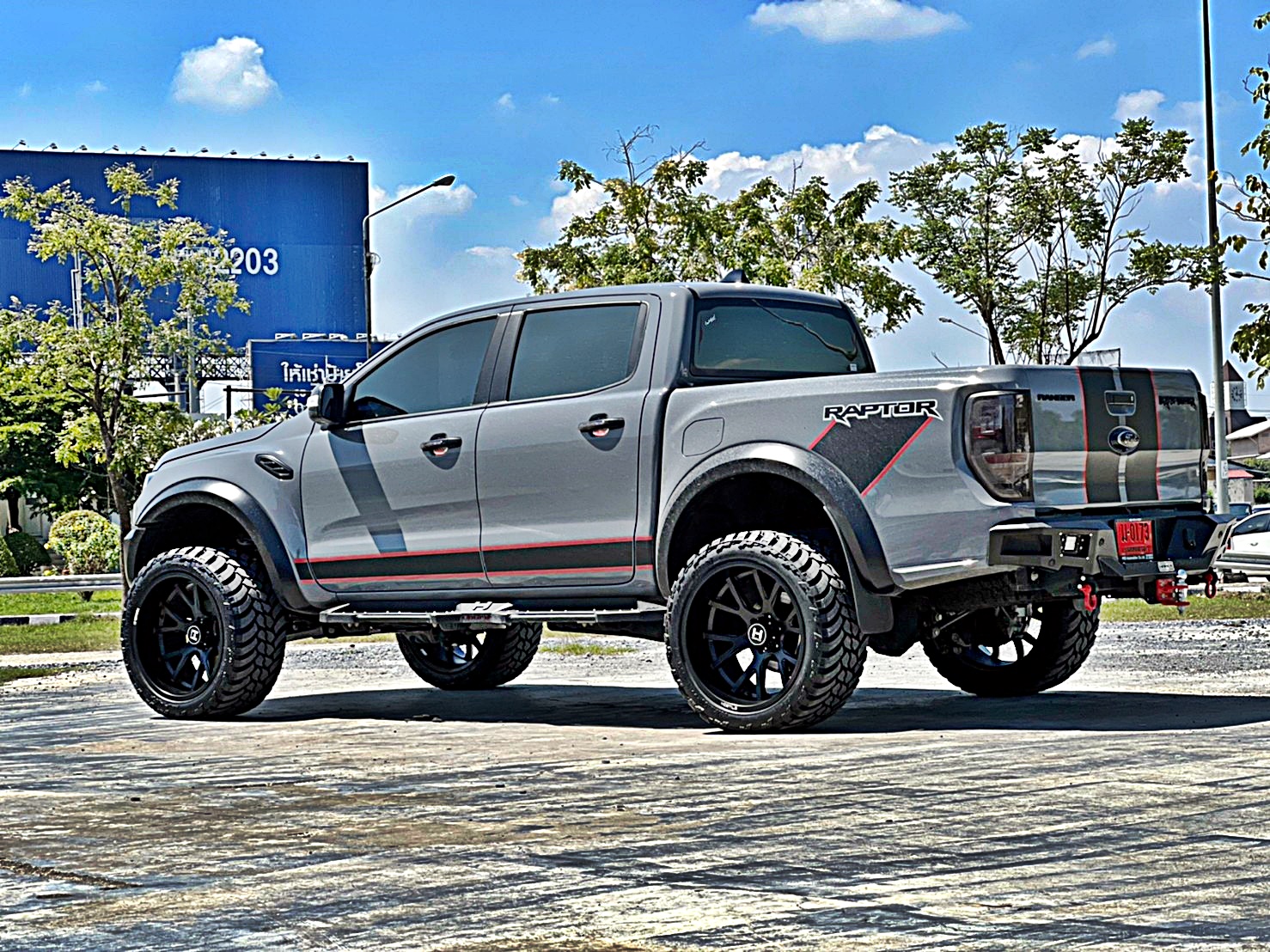 FORD RAPTOR ทรงเมกา่ ล้อ HOSTILE H113