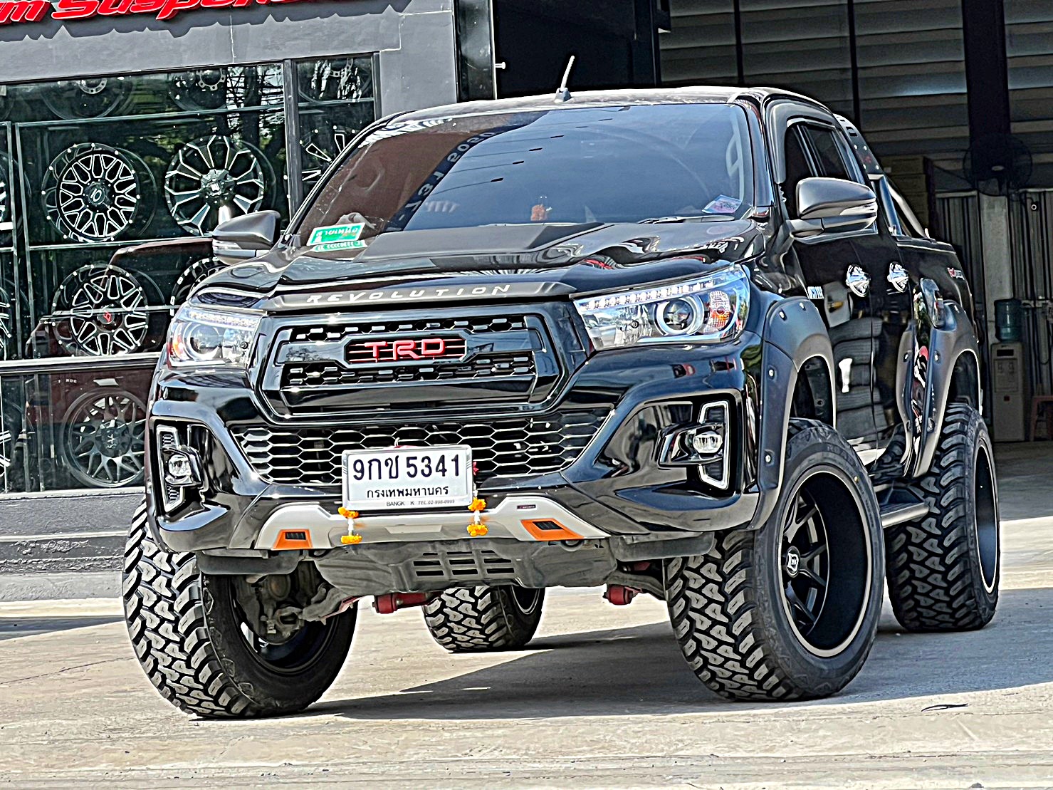 TOYOTA REVO แต่งทรงเมกาที่ STEP9