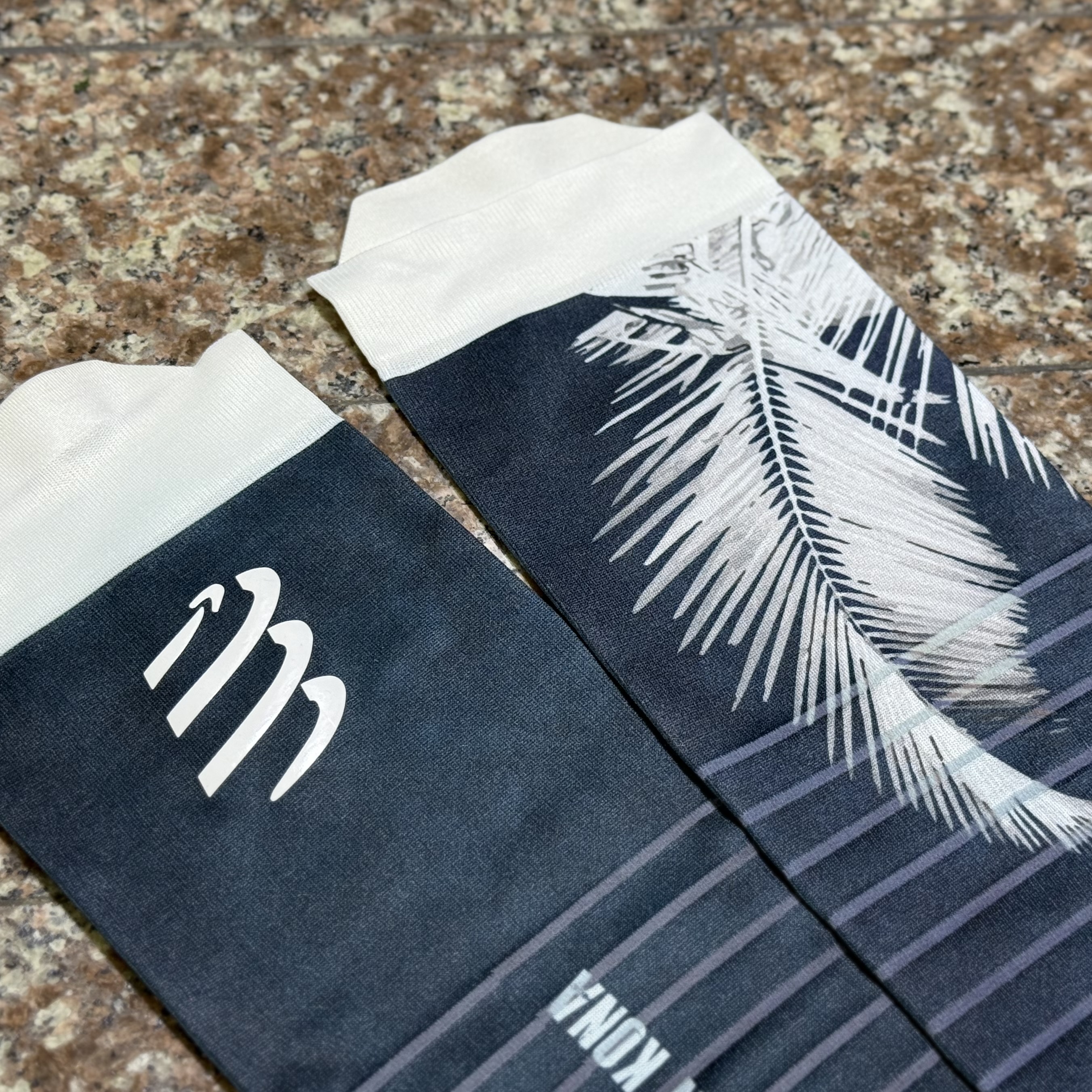 ซัพพอร์ตน่อง Compressport R2 Oxygen Calf Sleeve (T3,T4)