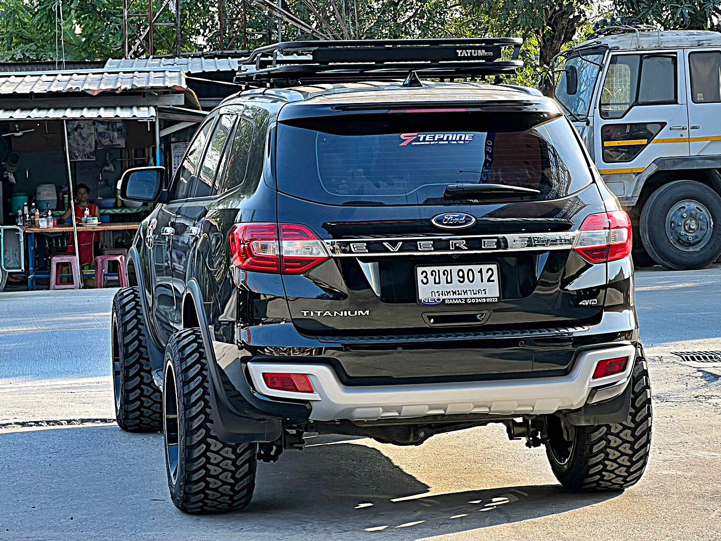 FORD EVEREST แต่งทรงเมกาที่ STEP9