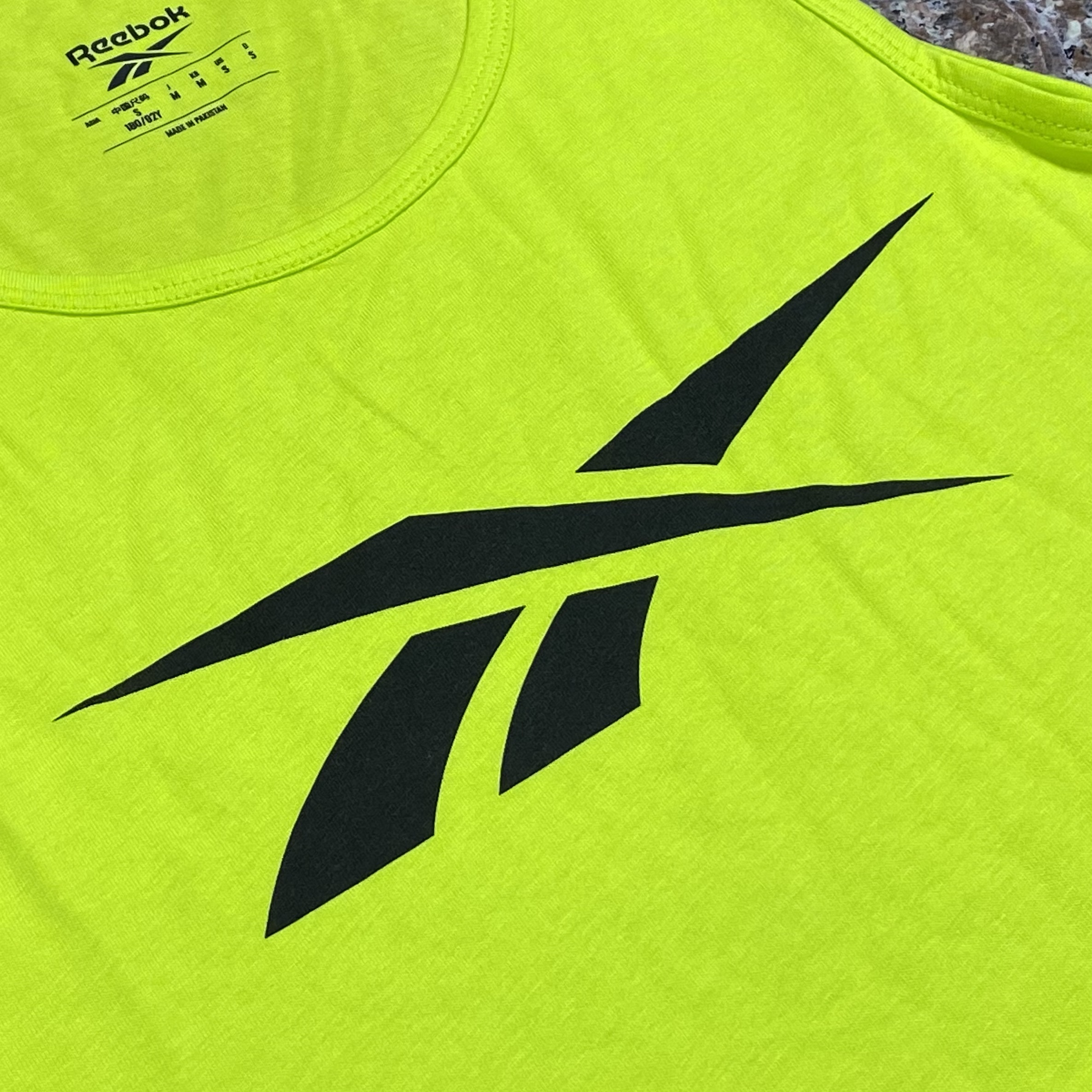 เสื้อวิ่ง Reebok Graphic Series Vector Running Singlet (M,L)