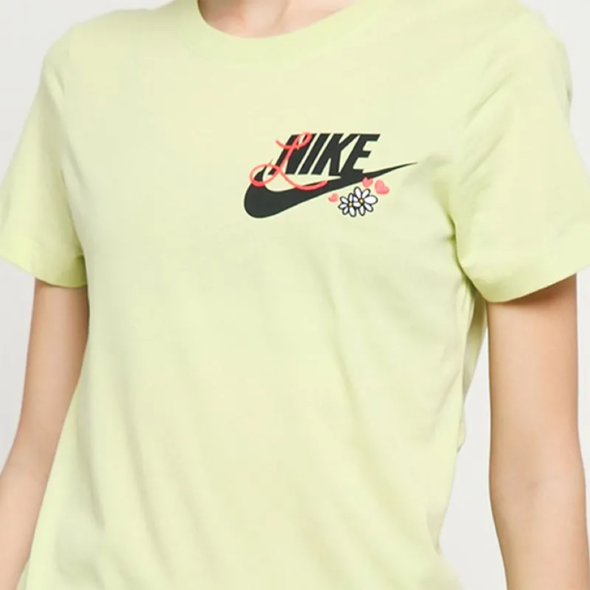 เสื้อผู้หญิง Nike Novel T3 Tee (M)