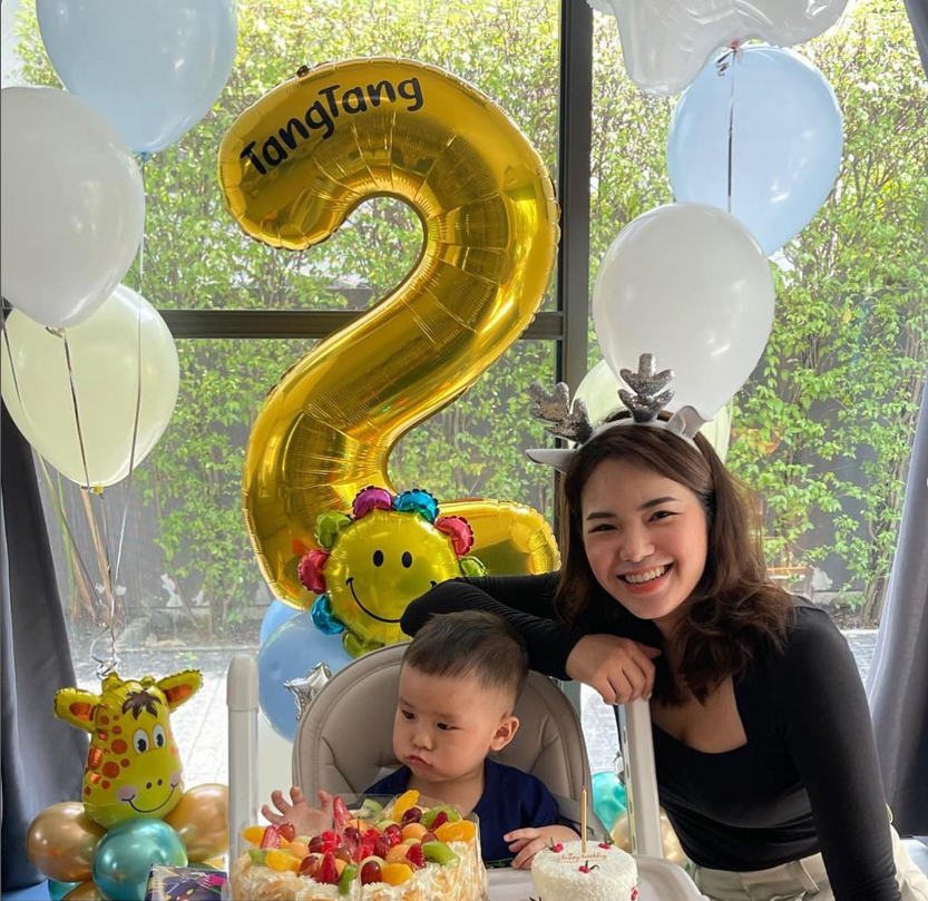เซทลูกโป่งฐานตั้งตัวเลข + ช่อก้อนเมฆ4ลูก 1ช่อ