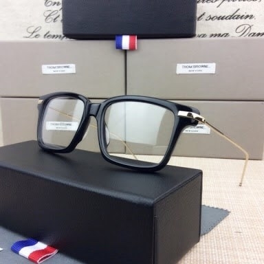 กรอบแว่นทรงเหลี่ยม