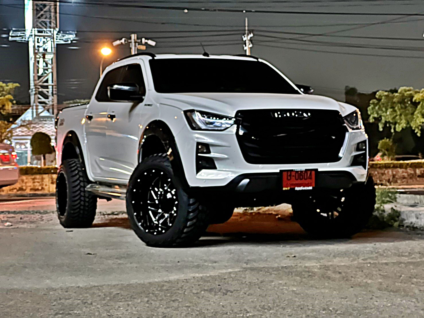 D-MAX ทรงเมกา คันนี้จาก นครปฐม