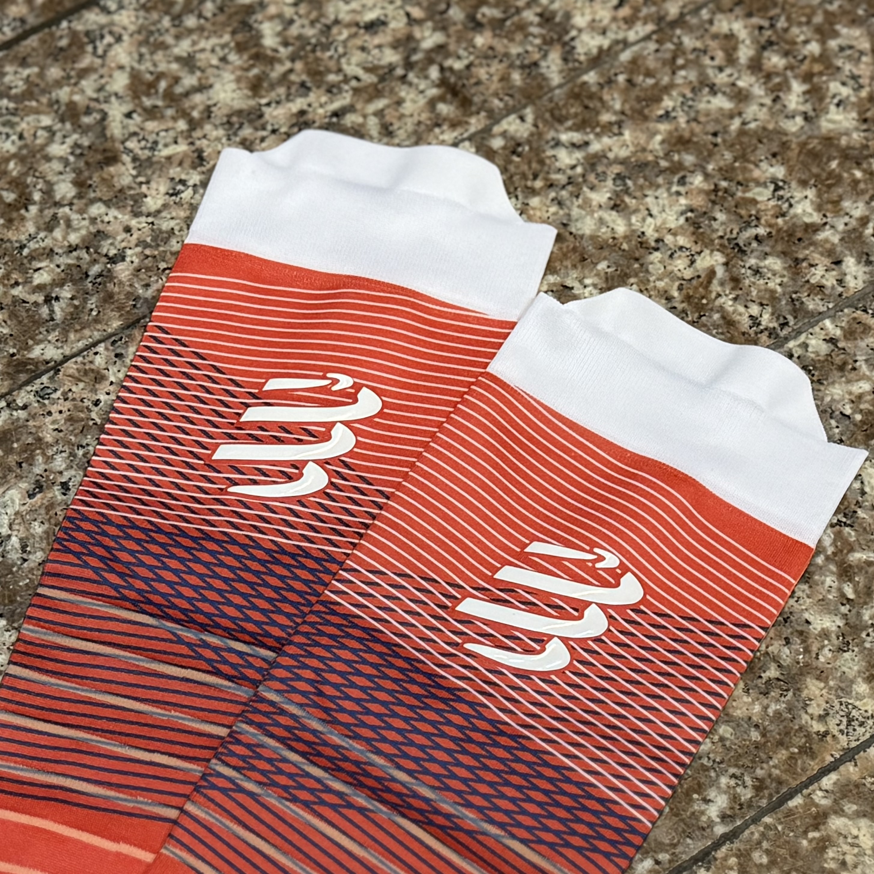 ซัพพอร์ตน่อง Compressport R2 Oxygen Calf Sleeve ‘Summer Orange’ (T4)