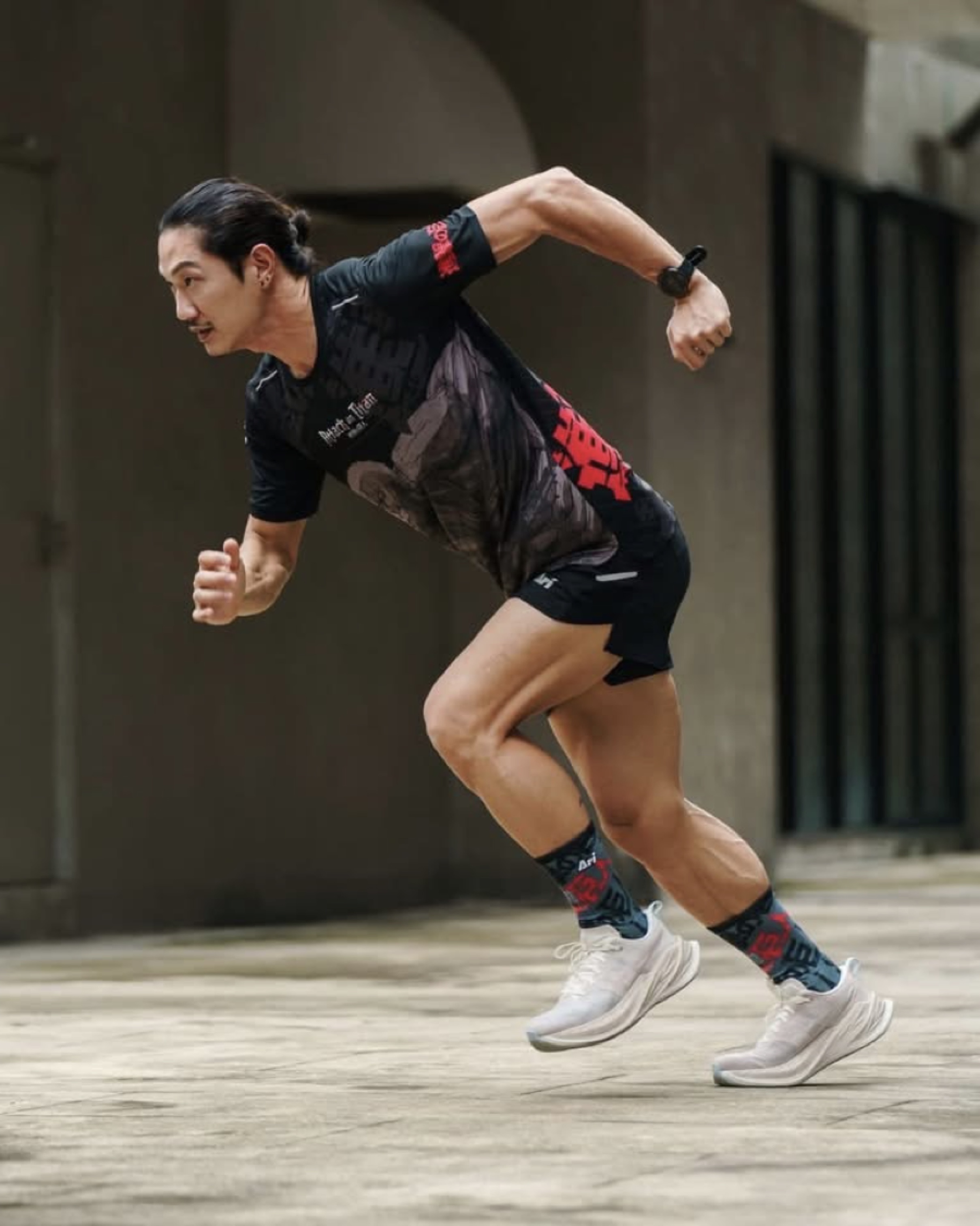 ถุงเท้าวิ่ง Ari X AOT Running Socks LIMITED ‘BLACK’