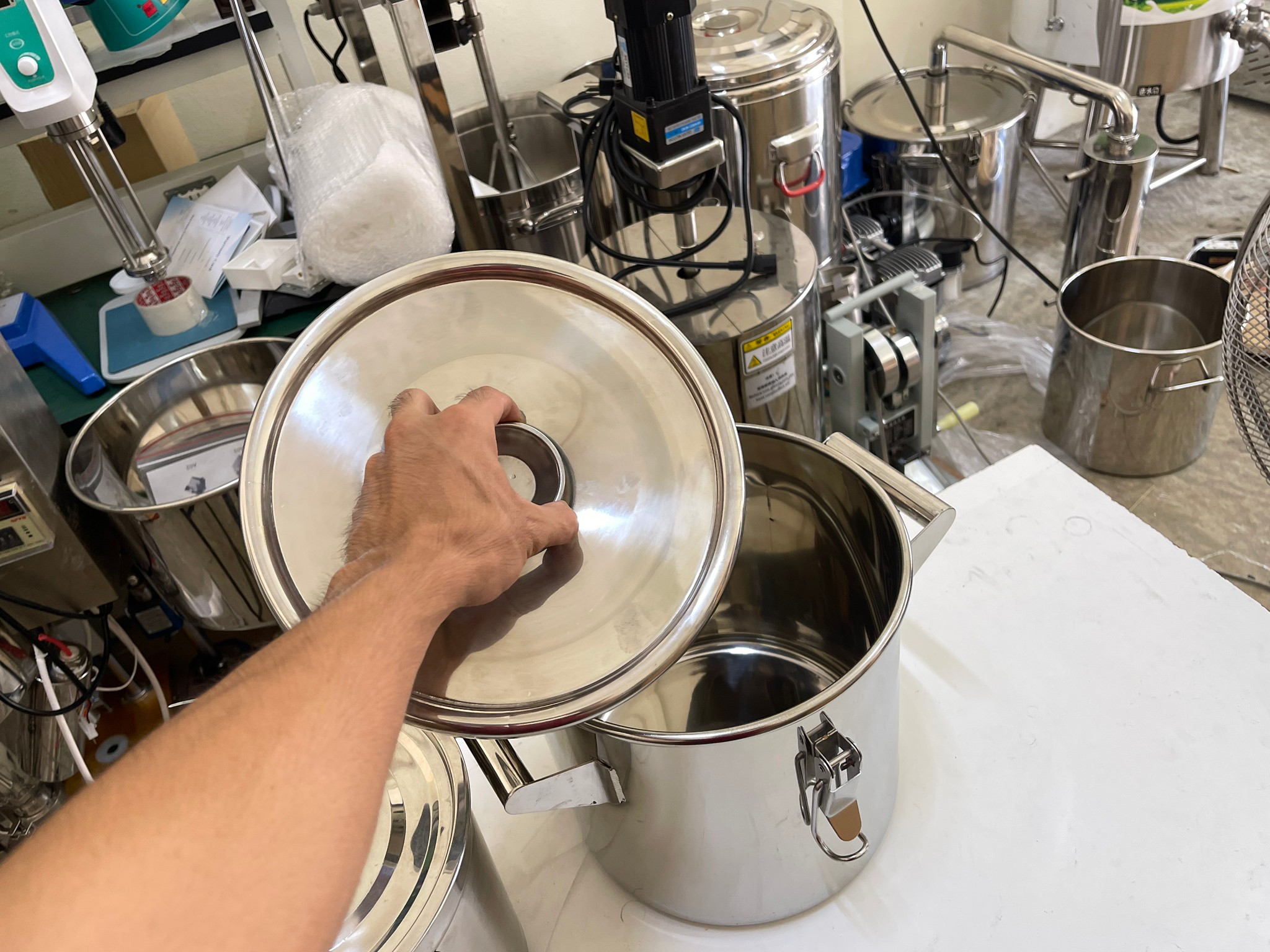 หม้อ-ถังสแตนเลสพร้อมฝาปิดมีหูหิ้ว (หม้อเกรด 304 +ฝาเกรด201)