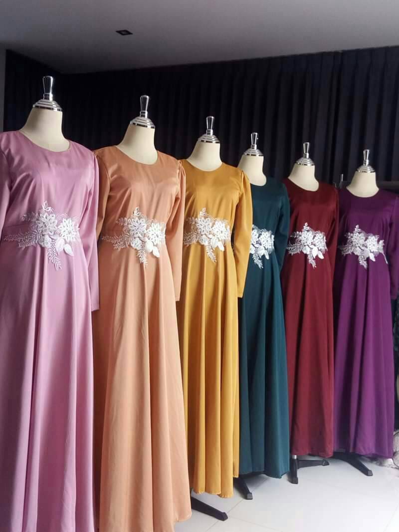 เดรสยาวหรู แต่งลูกไม้